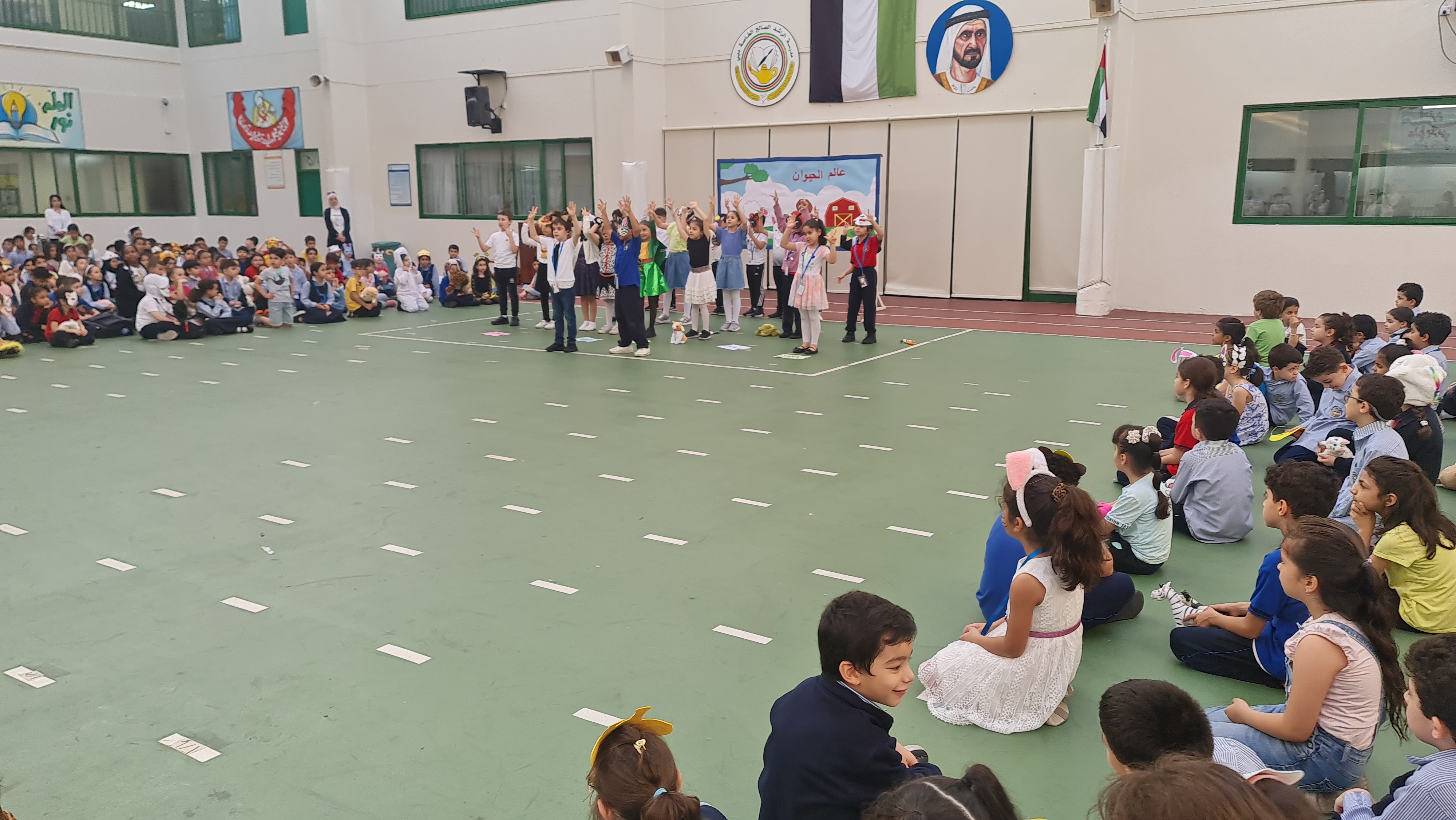 اذاعة  مدرسية ( عالم الحيوان )