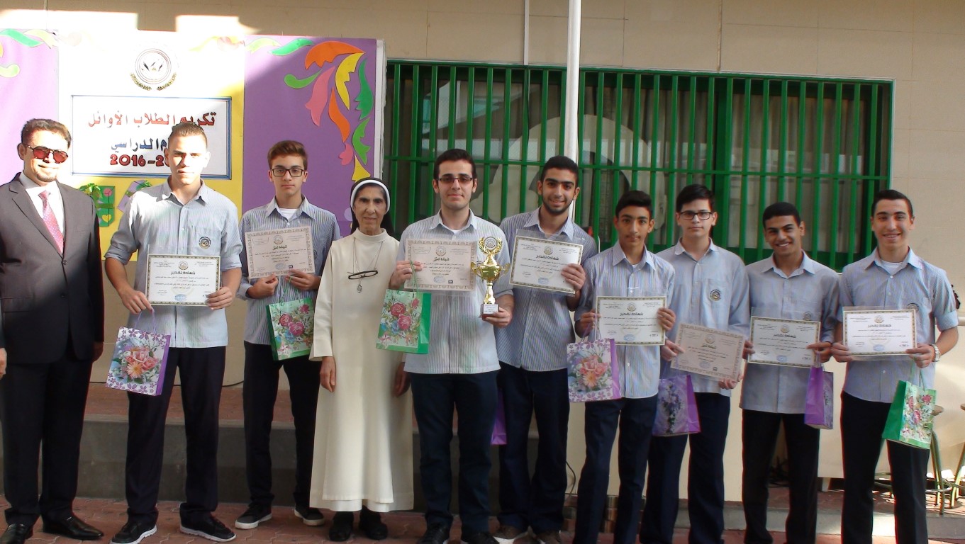 أوائل الطلبة للعام الدراسي 2015-2016