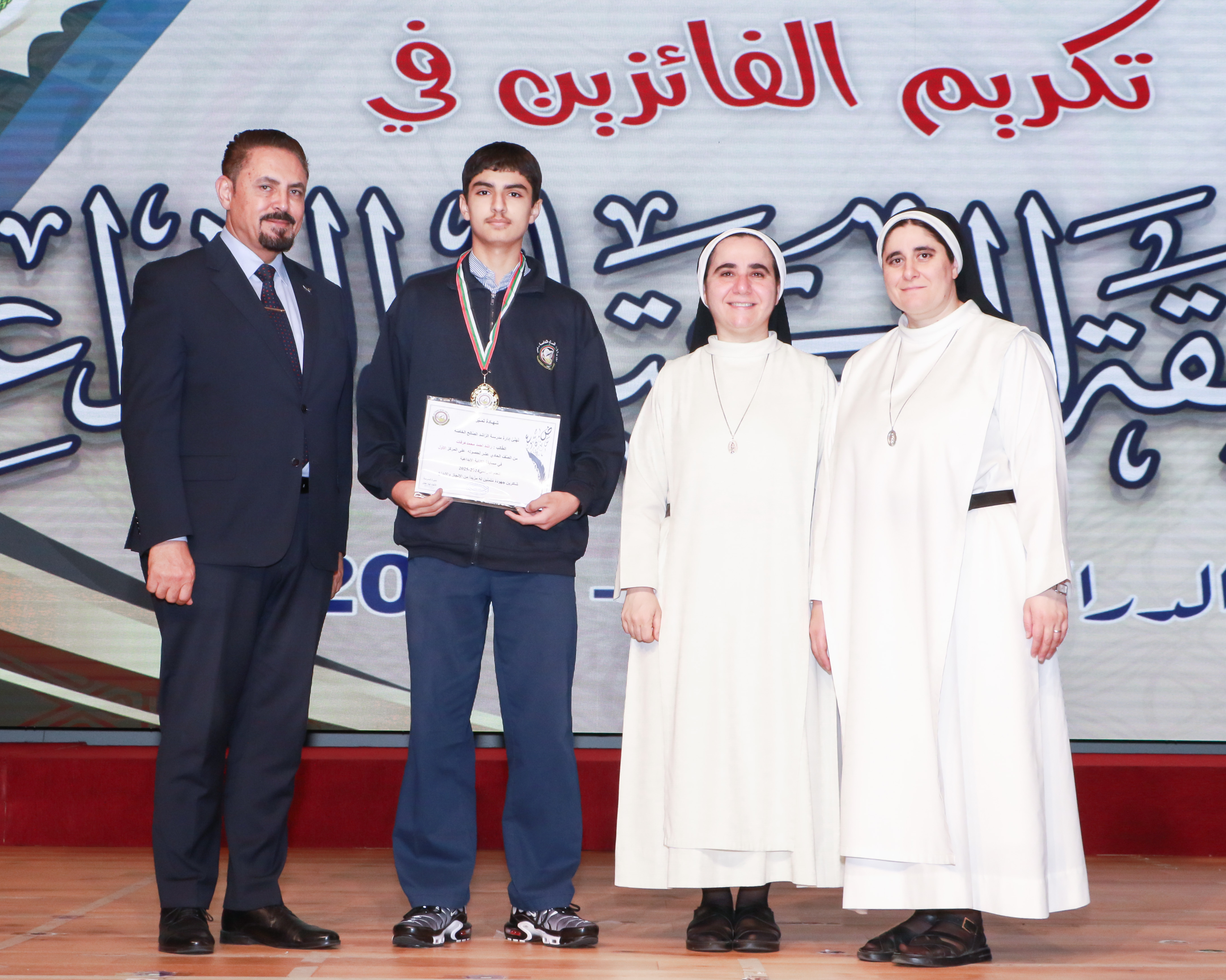 الطلاب الفائزين في مسابقة الكتابة الإبداعية