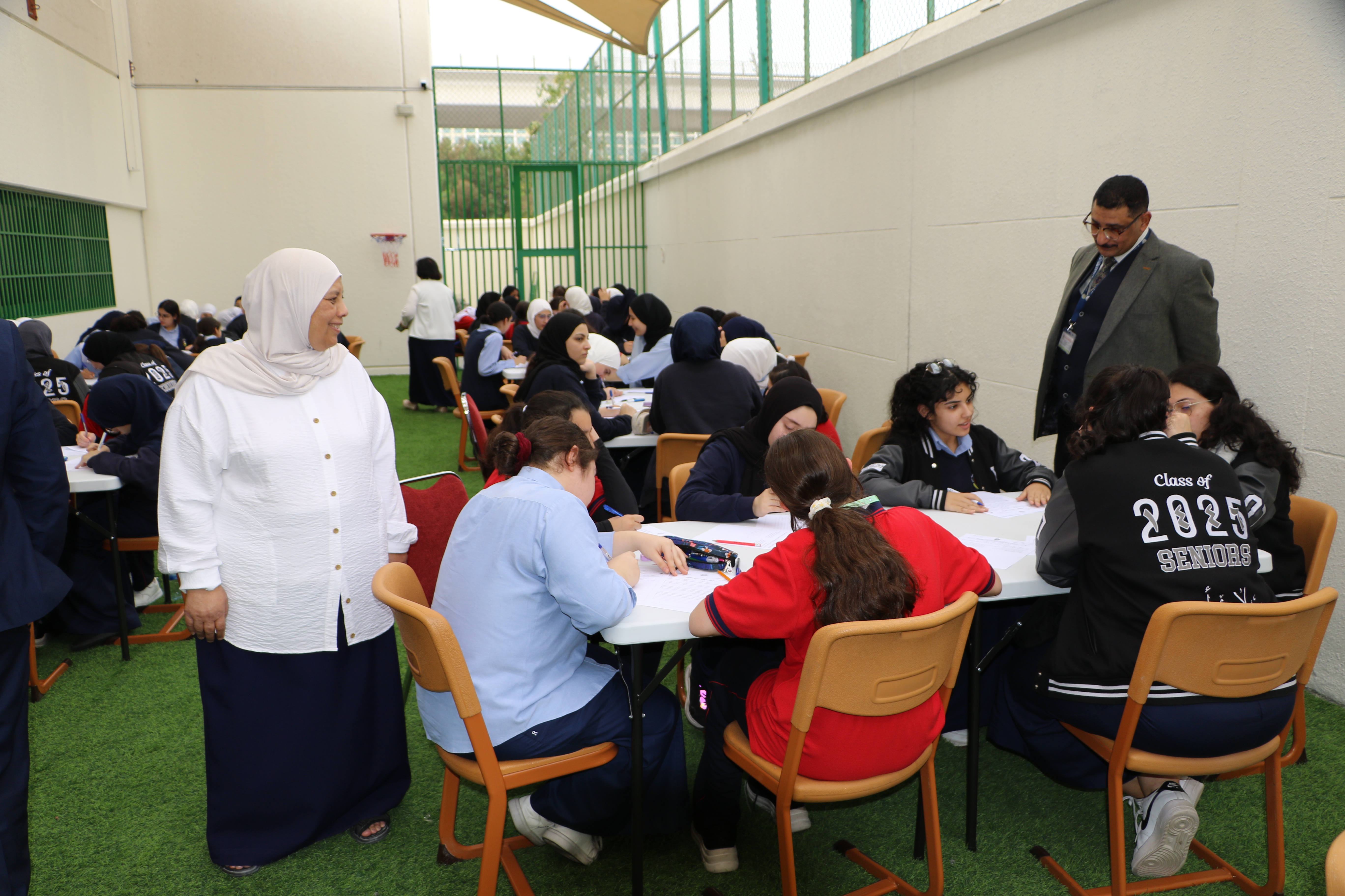 نوافذ على اللغة العربية