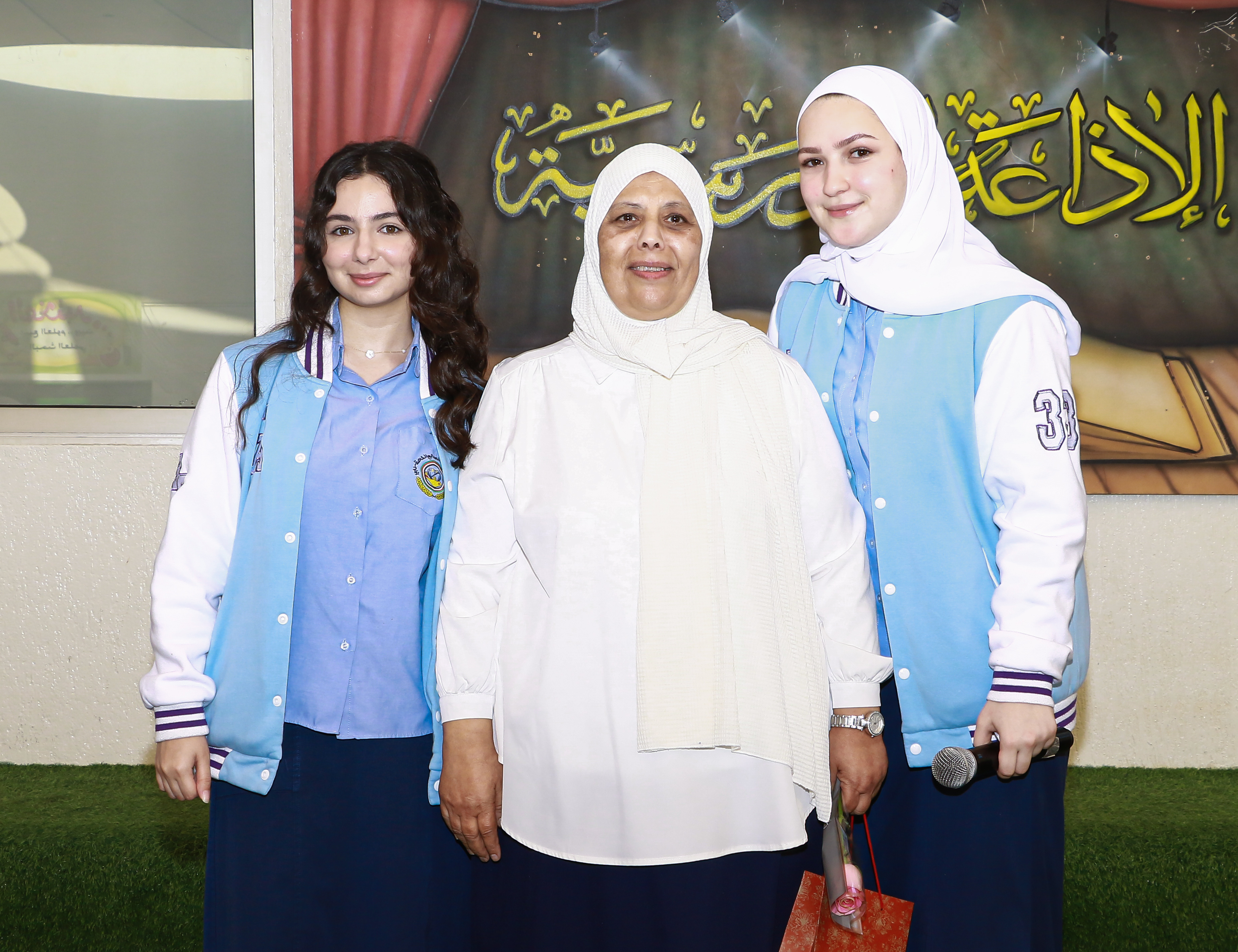 تكريم معلمين ومعلمات الصف الثاني عشر