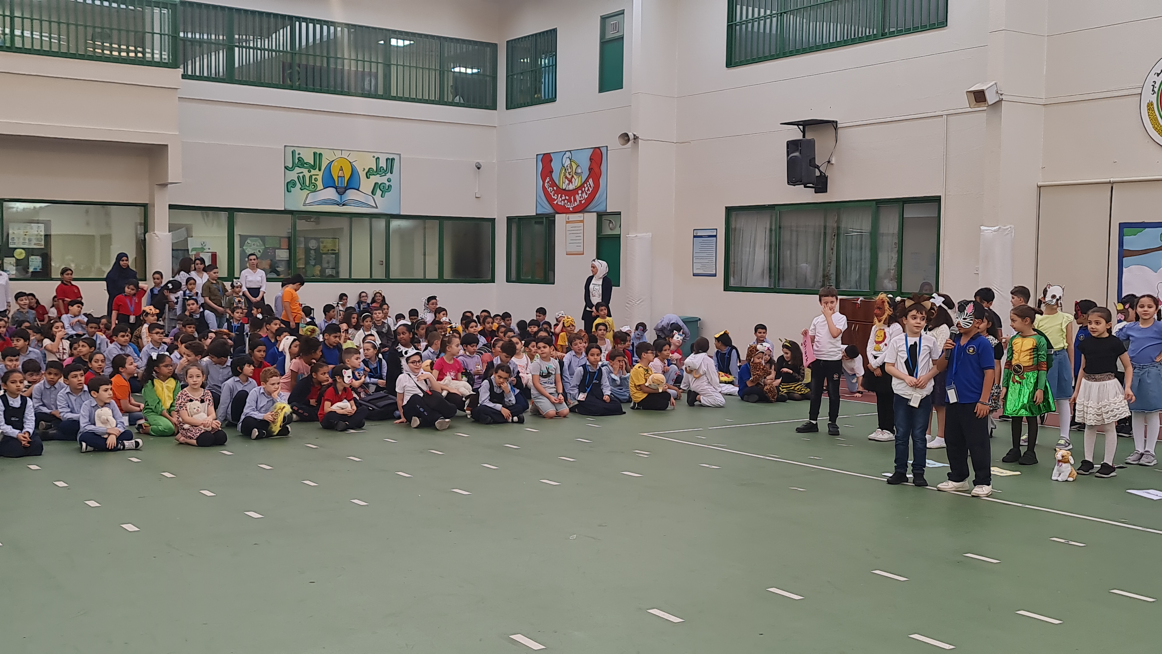 اذاعة  مدرسية ( عالم الحيوان )