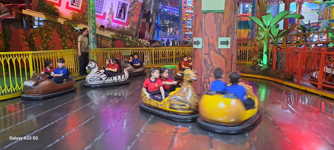 رحلة ترفيهية لطلاب الصف الاول إلى adventure land في مركز الصحارى 