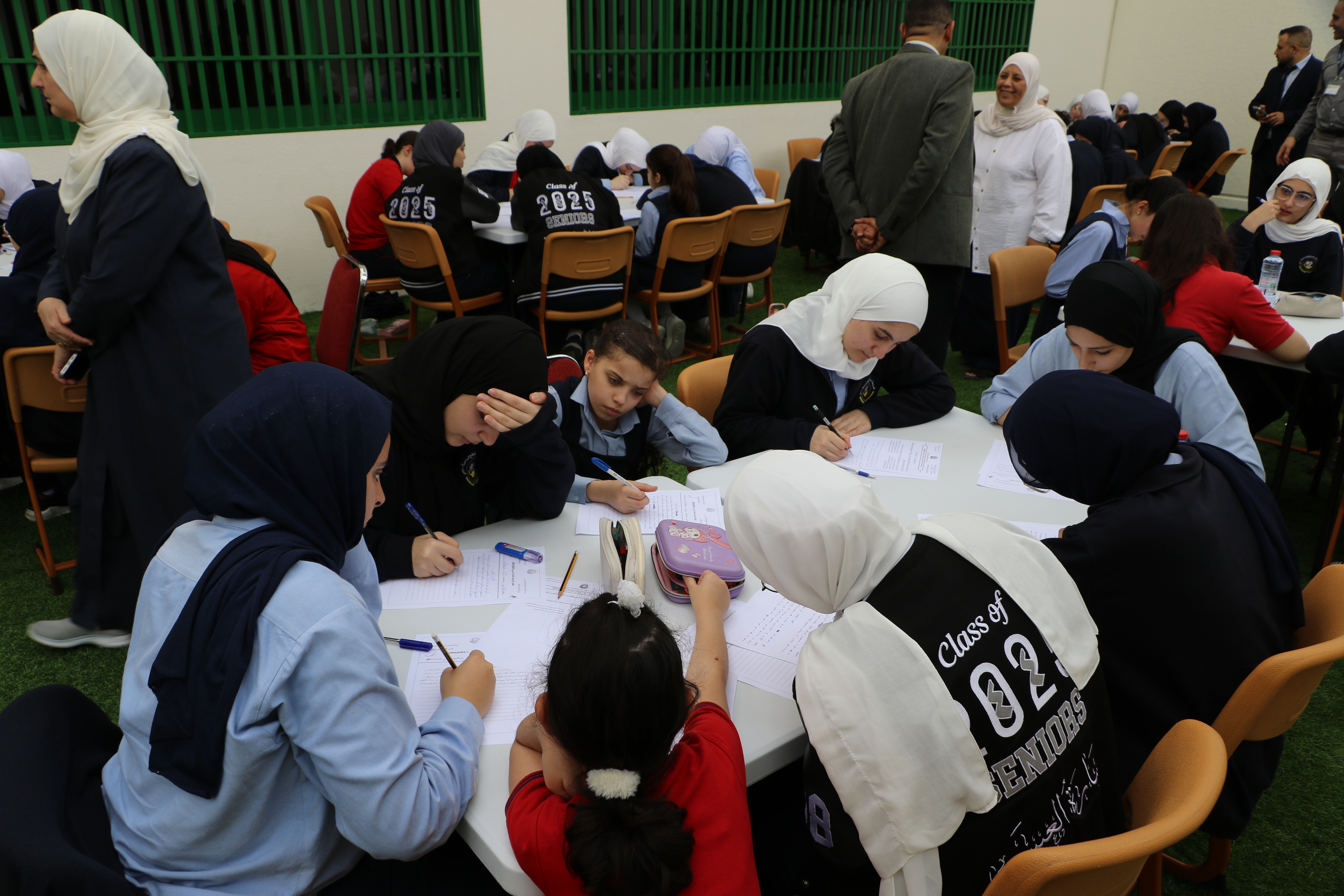 نوافذ على اللغة العربية