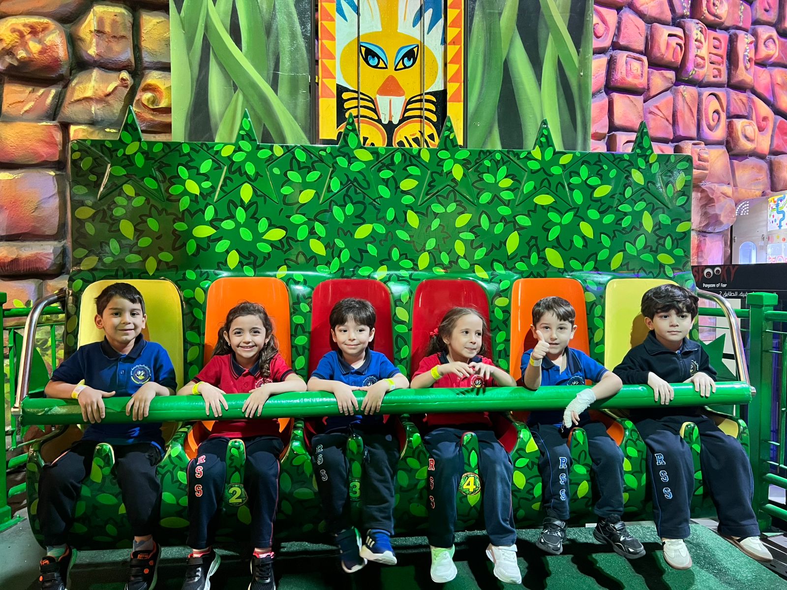  رحلة ترفيهية لطلاب الروضة الأولى إلى adventure land في مركز الصحارى