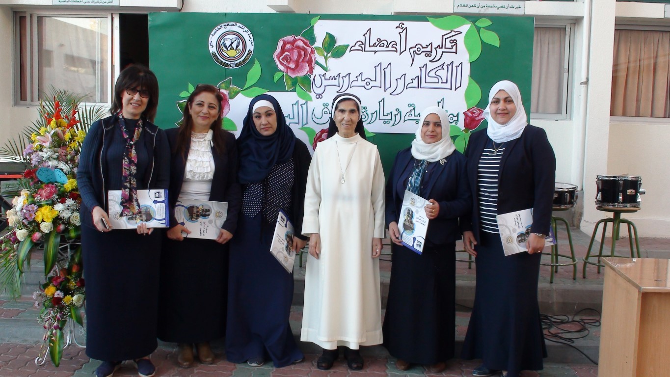 تكريم الكادر المدرسي والطلبة