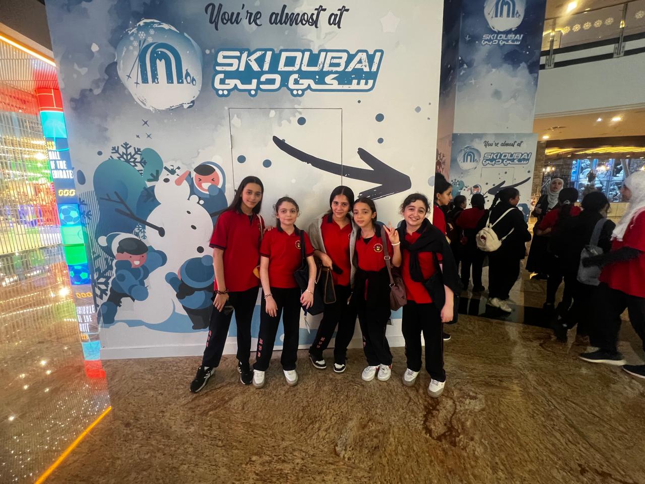 رحلة ترفيهية لطالبات الصف السادس إلى (Ski Dubai) - بنات في مول الأمارات