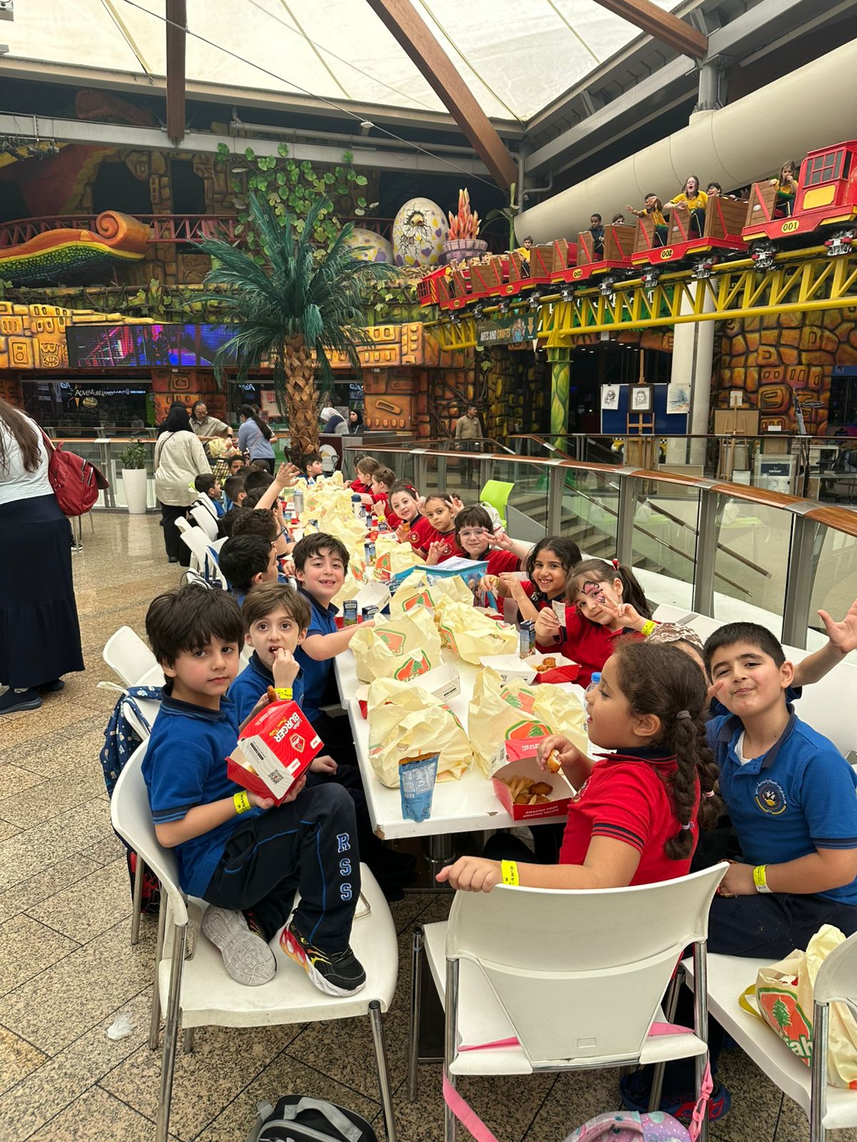 رحلة ترفيهية لطلاب الصف الاول إلى adventure land في مركز الصحارى 
