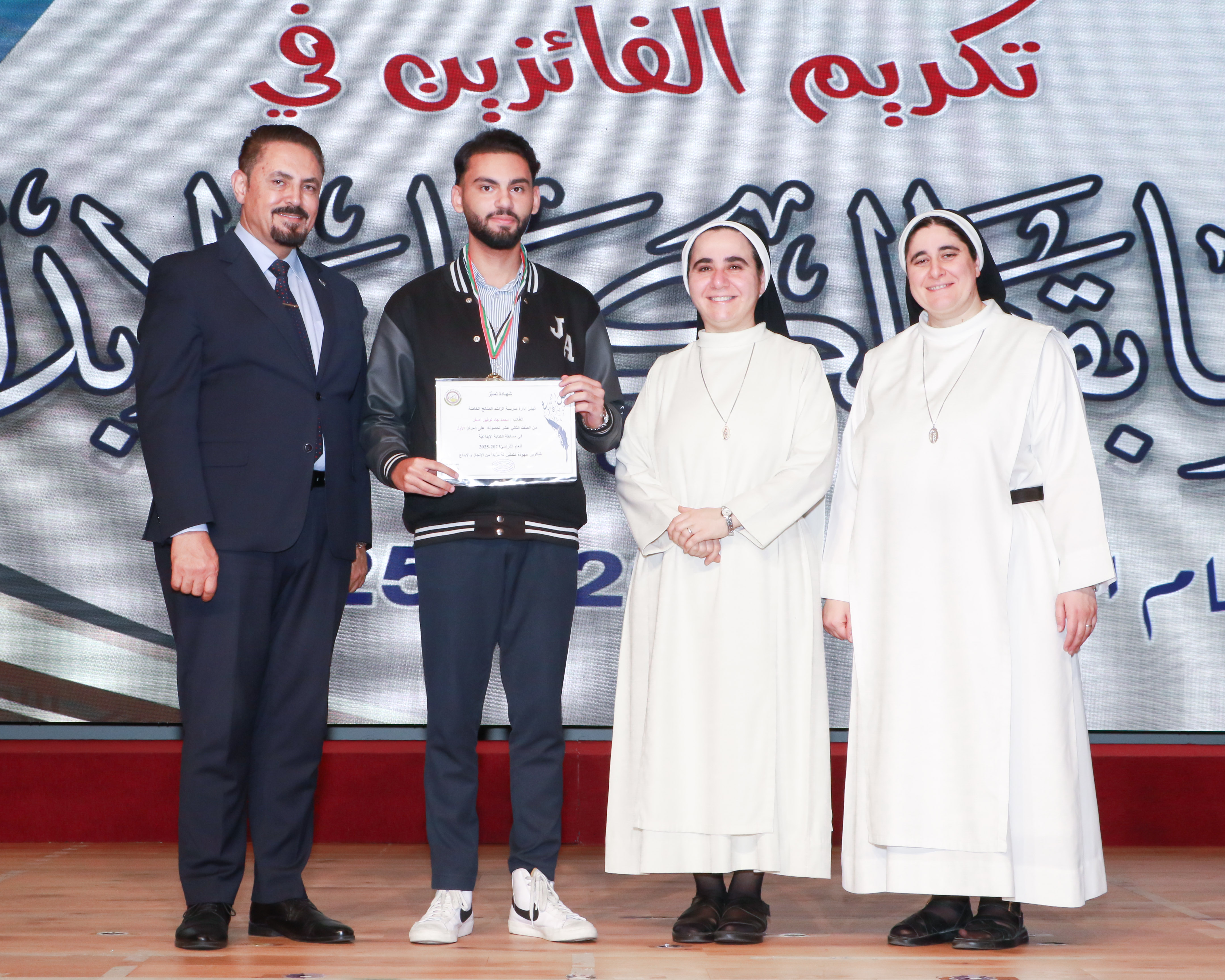 تكريم الطلاب الفائزين في مسابقة الكتابة الإبداعية	
