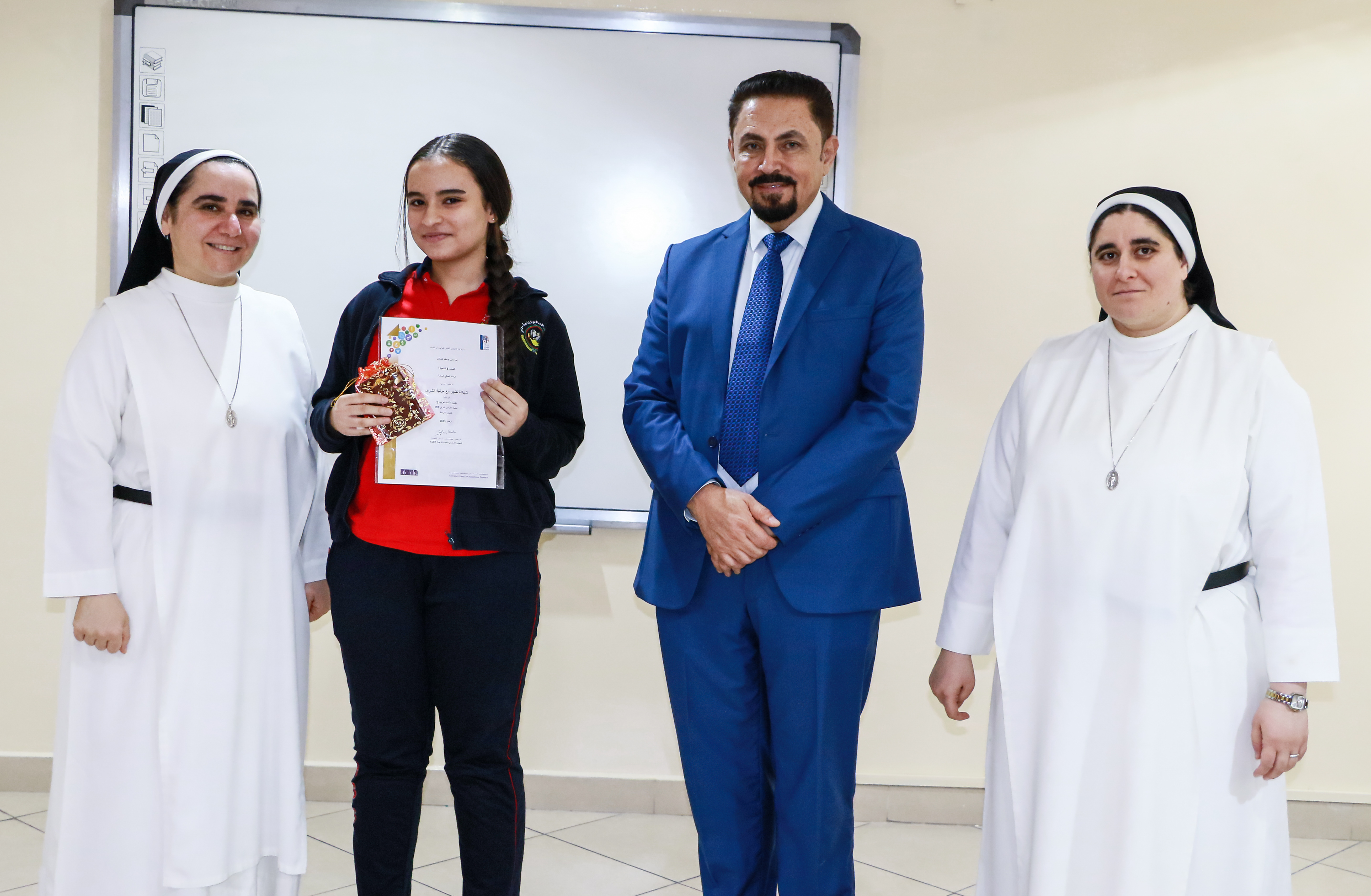 تكريم الطلبة الحاصلين على شهادة مرتبة الشرف في أختبار ال IBT