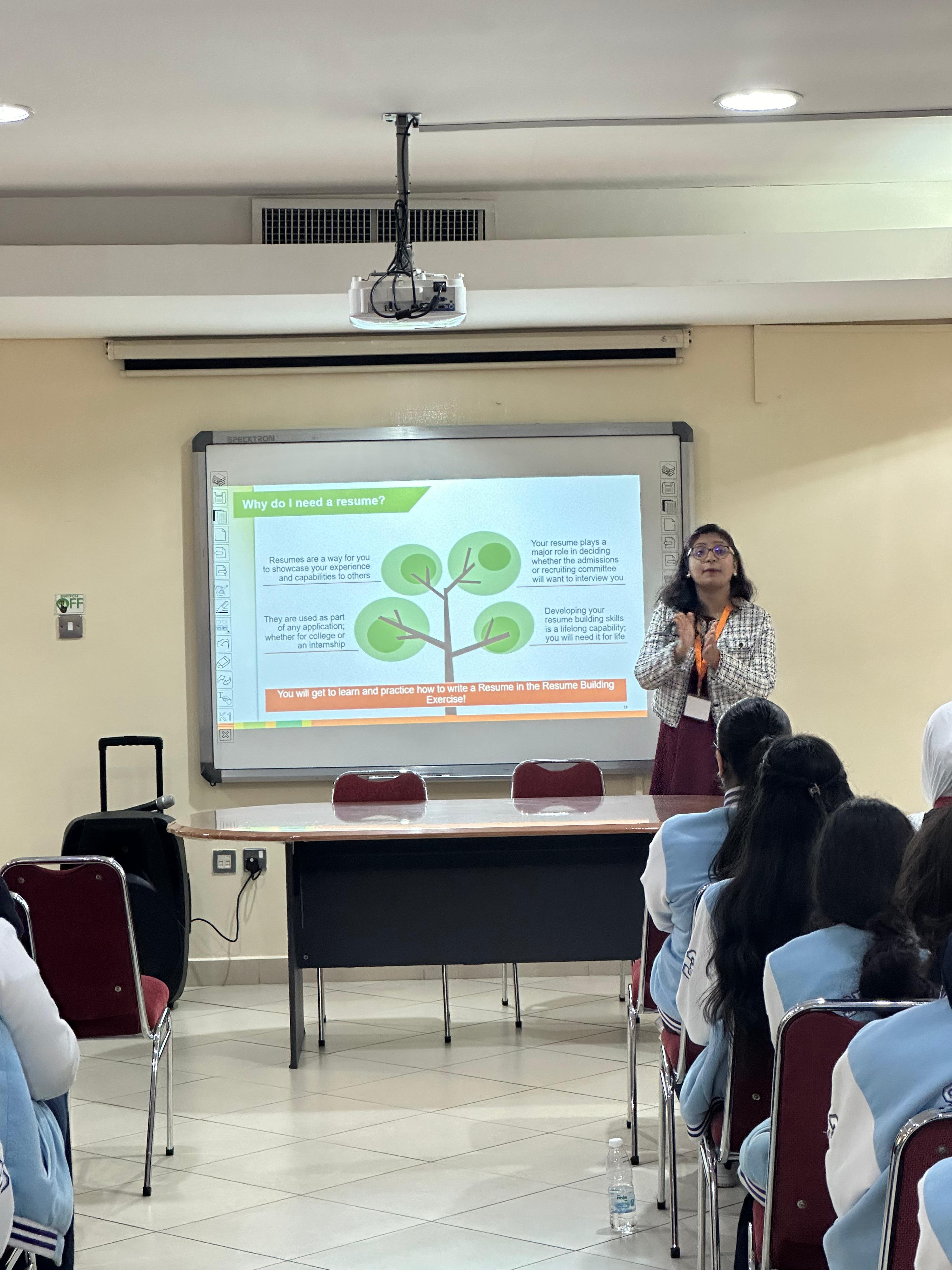  ورشة تعليمية لطلبة الصف الثاني عشر بعنوان Career Success