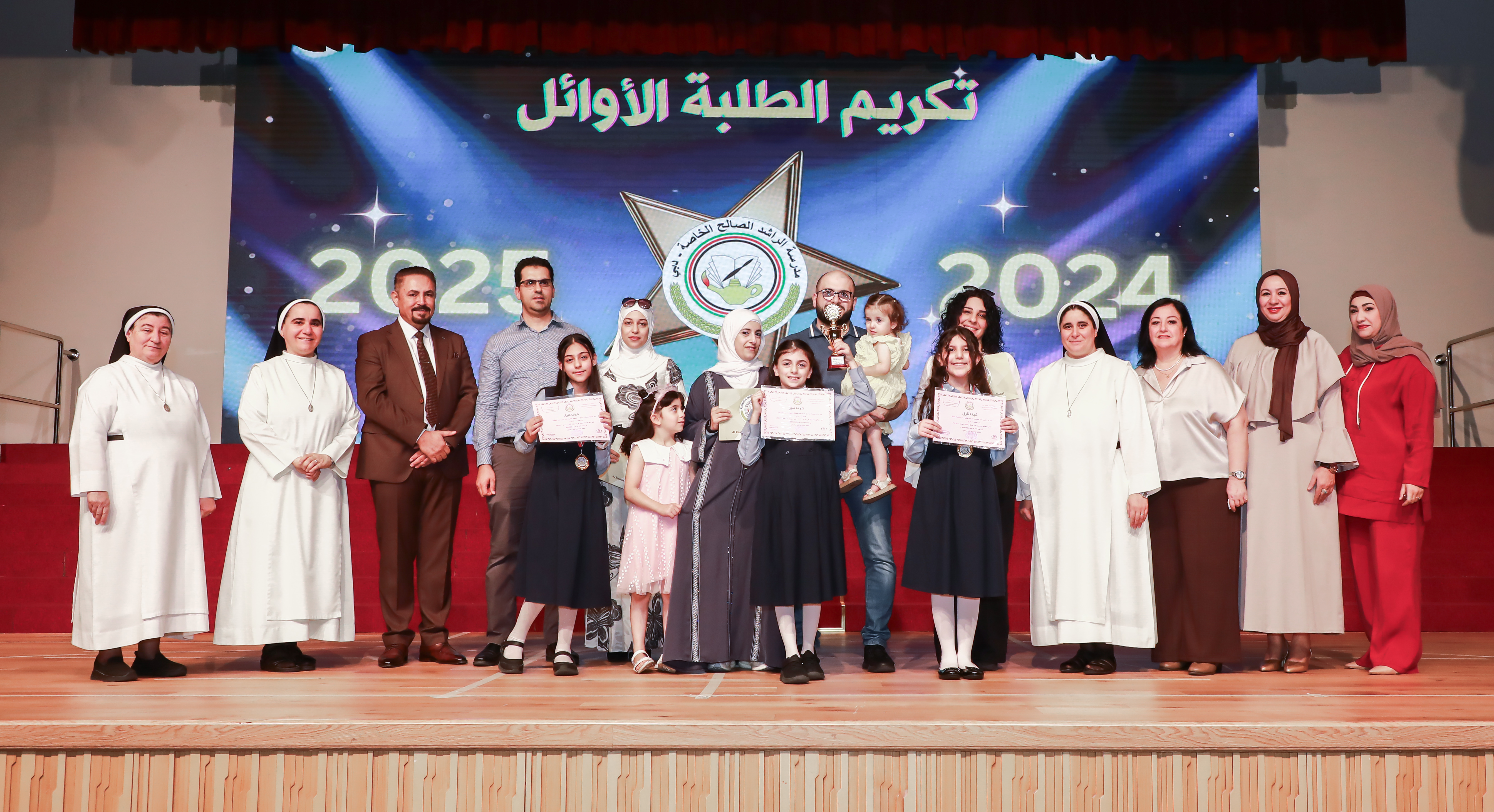 تكريم الطلبة الاوائل