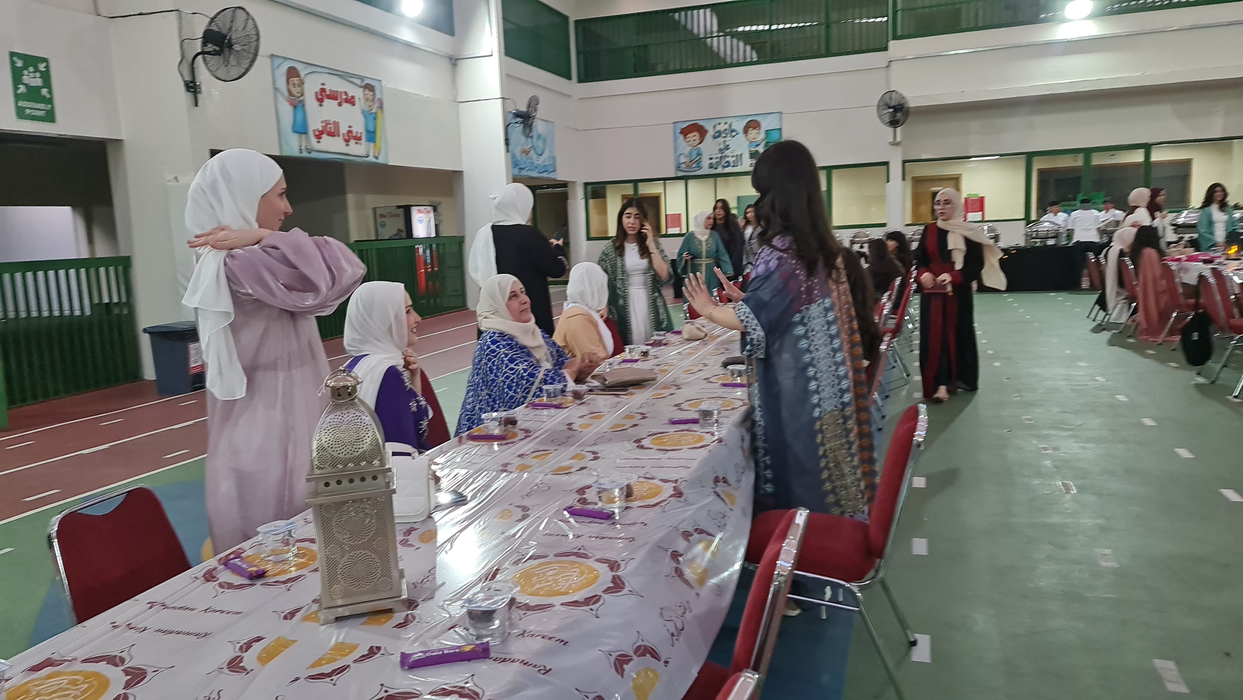 افطار رمضان لطالبات الصف الثاني عشر - بنات