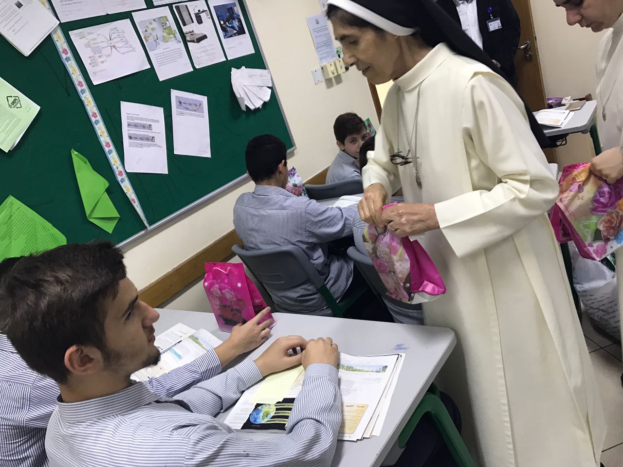 تكريم الكادر المدرسي والطلبة