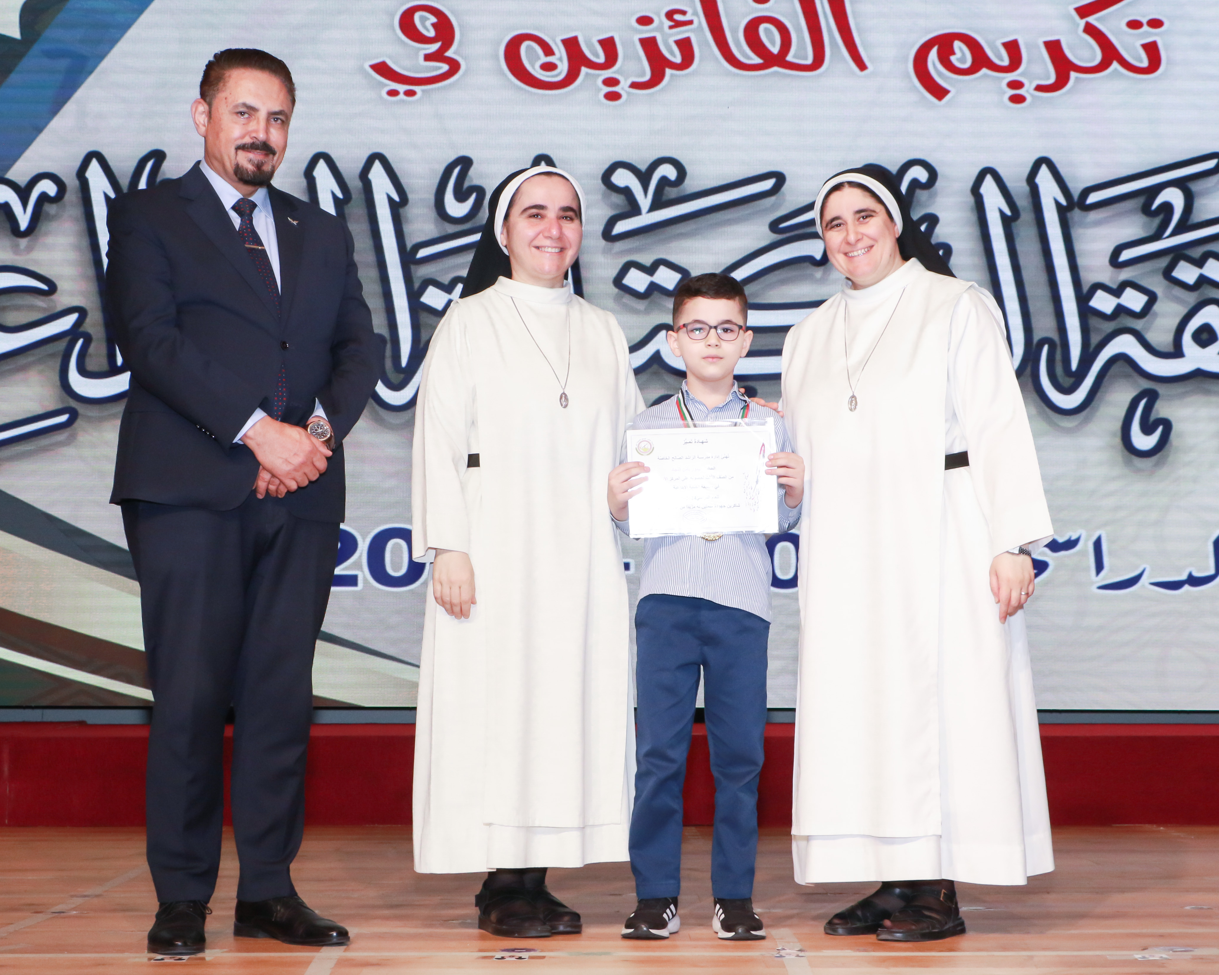 الطلاب الفائزين في مسابقة الكتابة الإبداعية