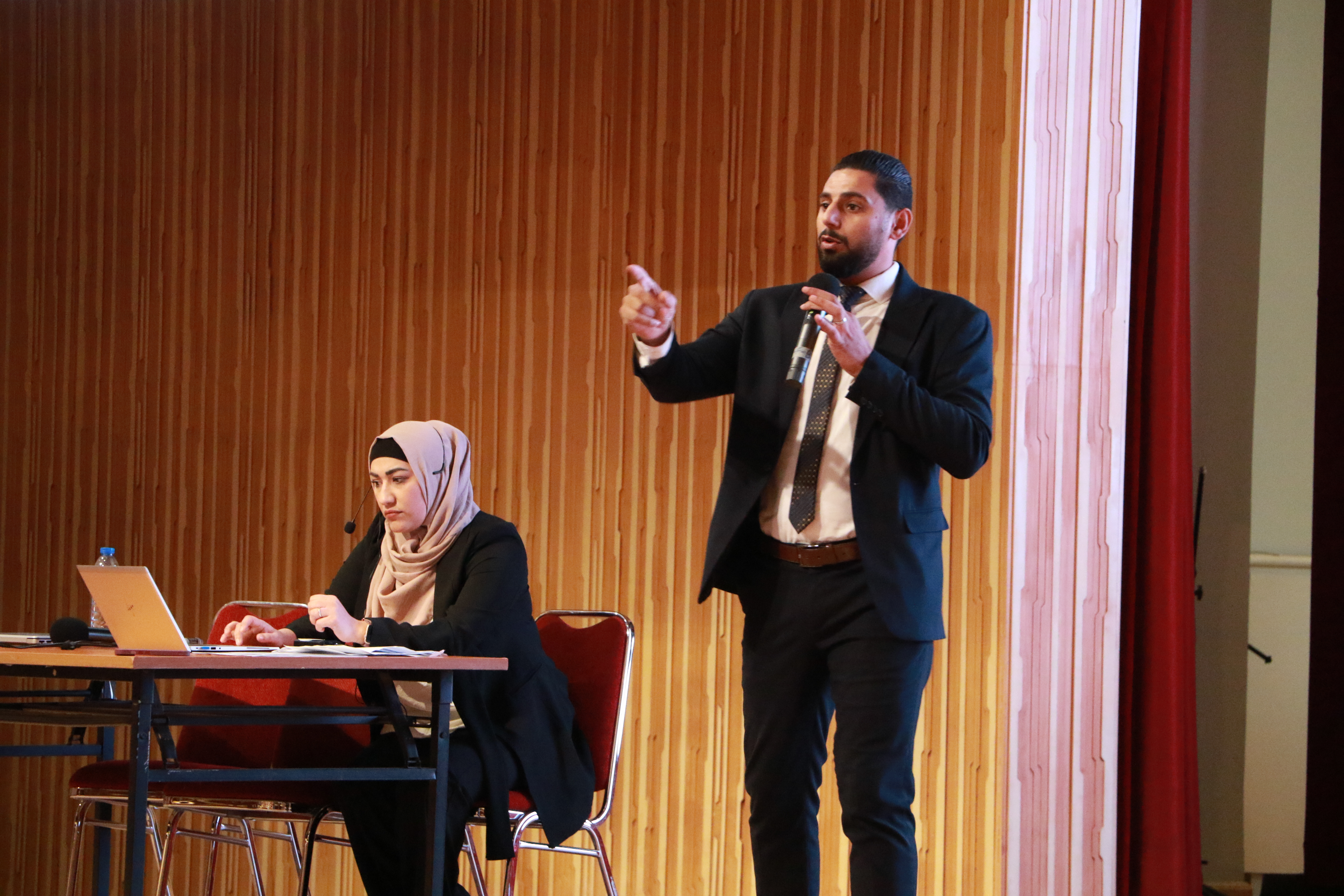 فن التعامل مع الطفل والمراهق