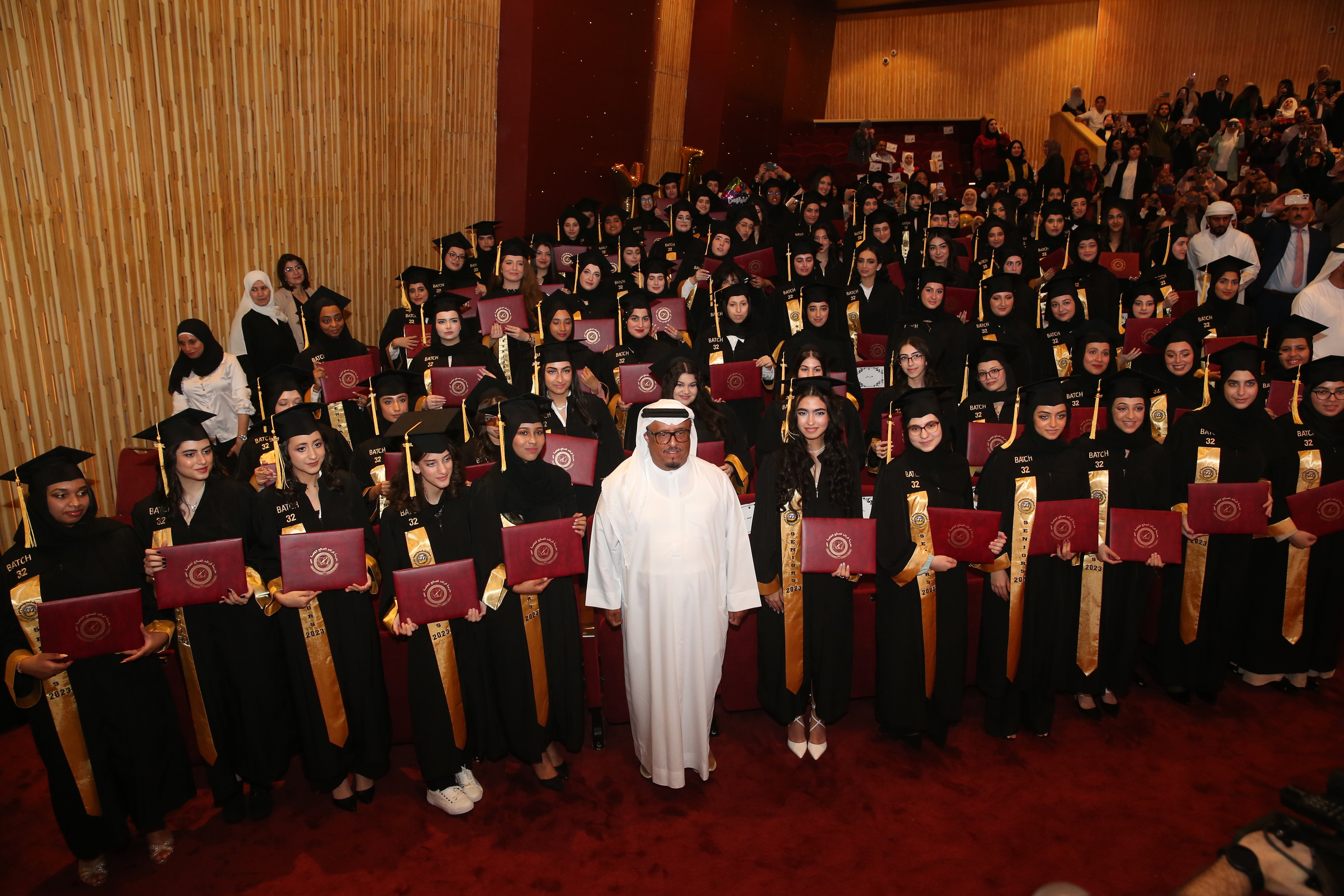 تخريج الصف الثاني عشر 2023