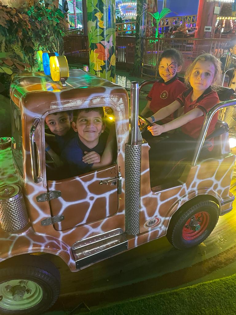 رحلة الروضة الثانية إلى ( ADVENTURELAND )