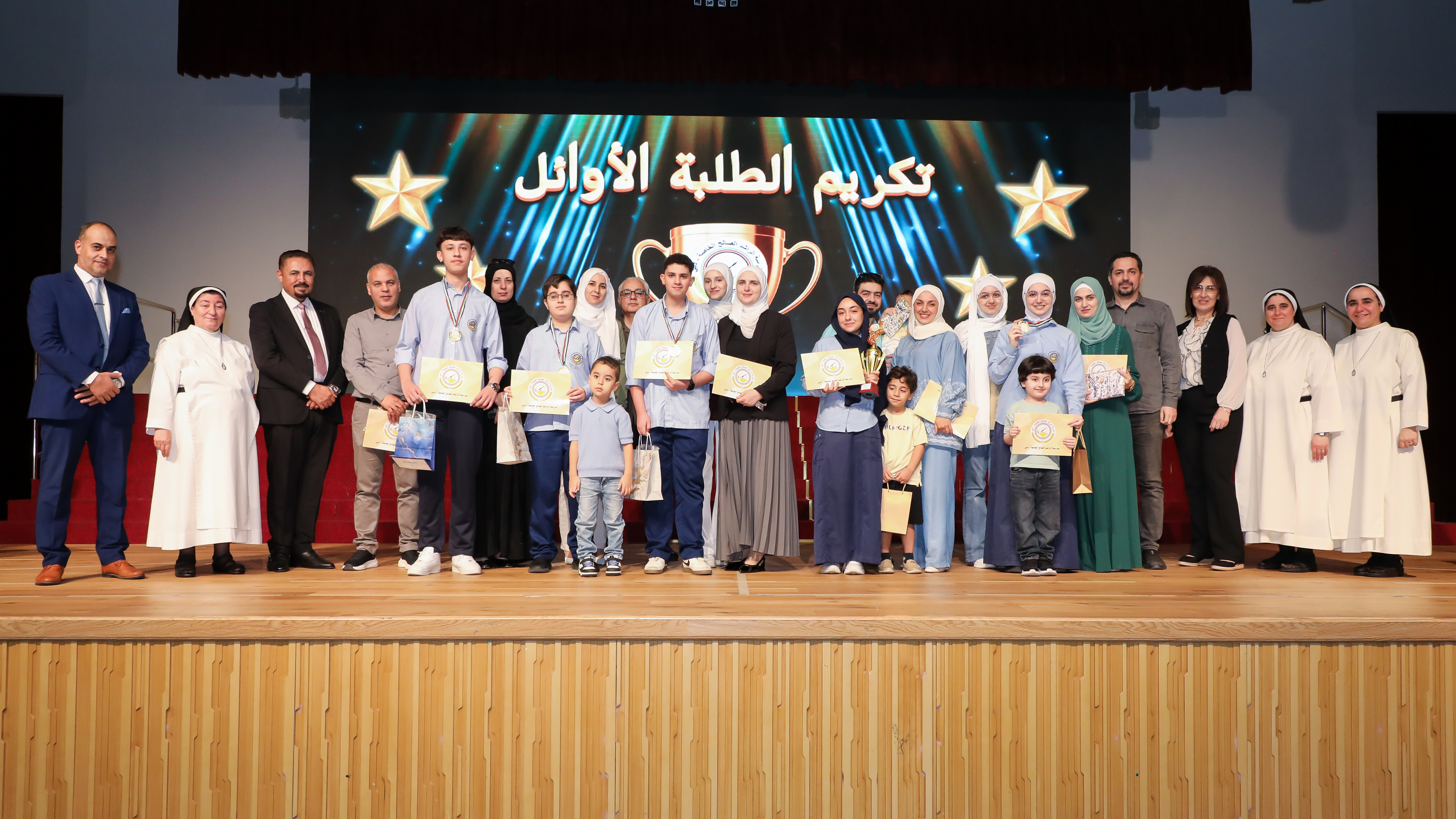 أوائل الصفوف (1-12)  للعام الدراسي 2025–2026 