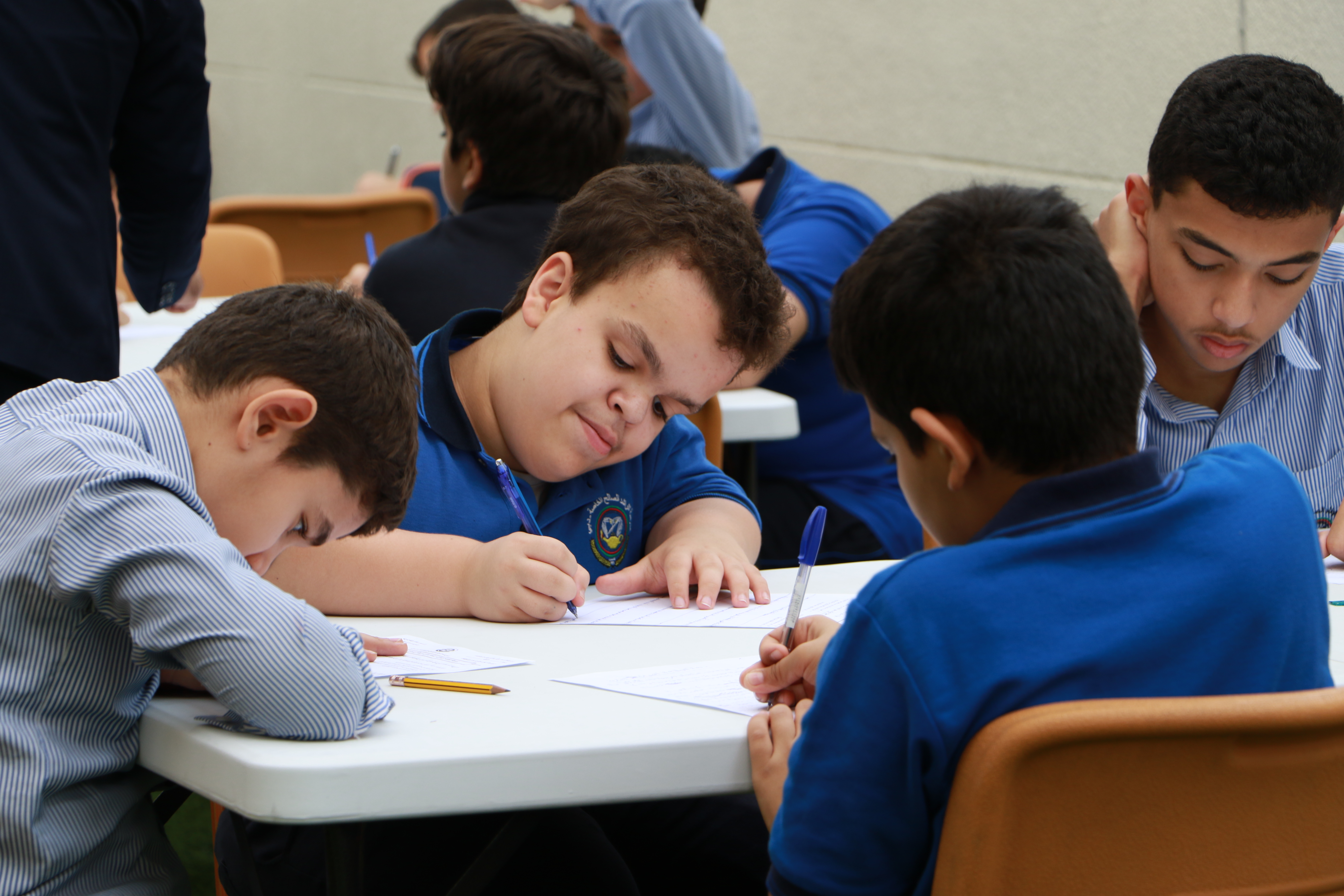 نوافذ على اللغة العربية