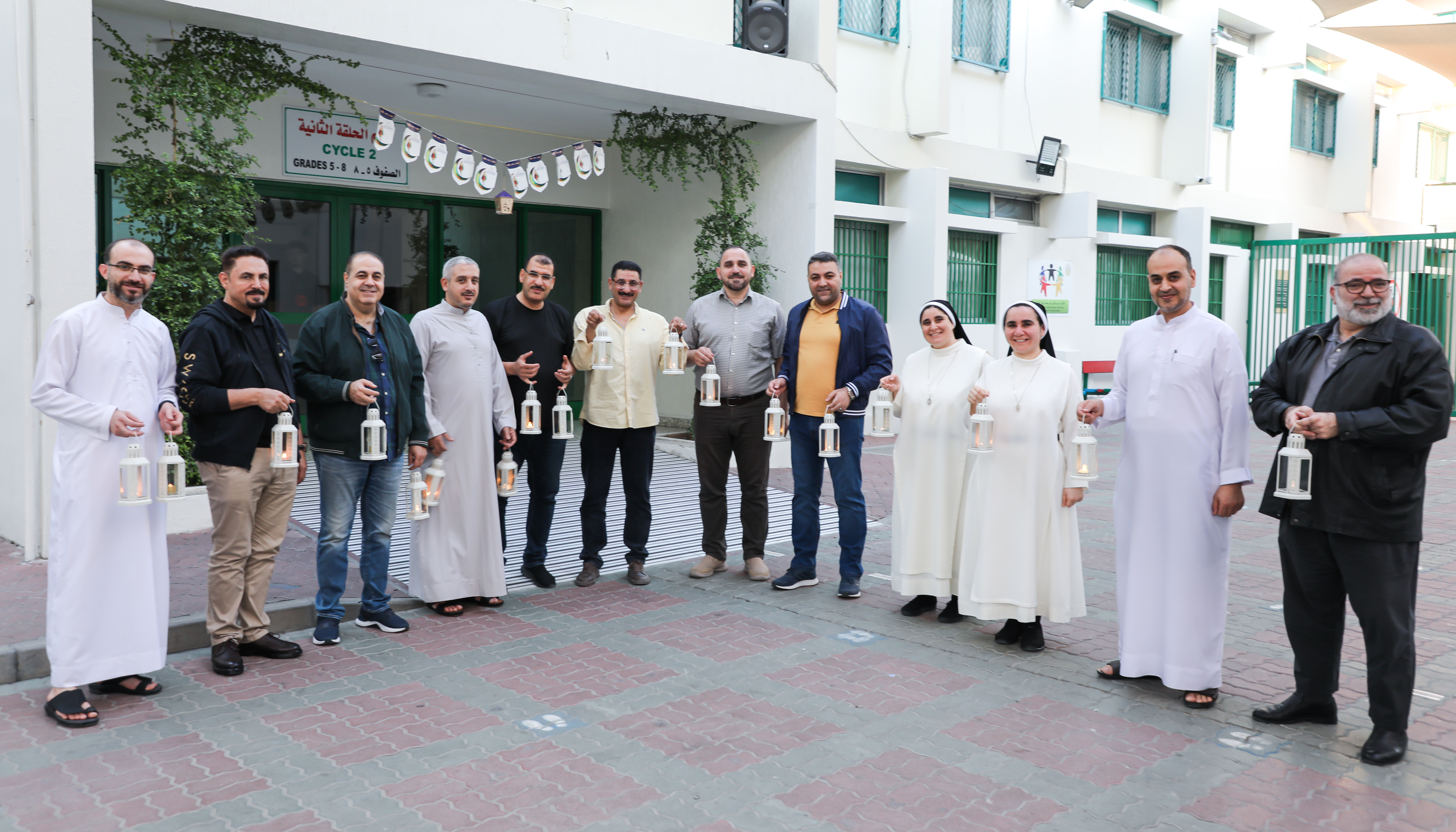 افطار رمضان لطلاب الصف الثاني عشر- بنين  مع المعلمين