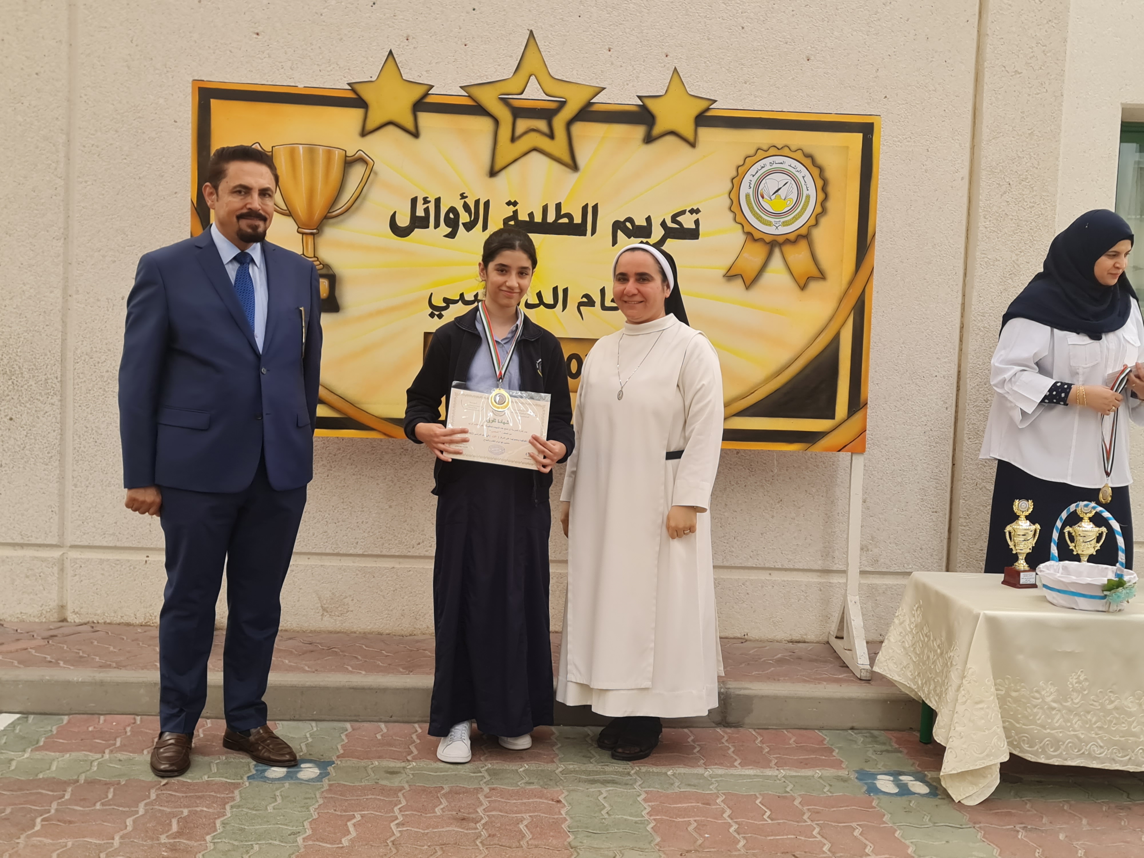تكريم الطالبات الأوائل  للصفوف (6 - 11 ) بنات للعام الدراسي 2022-2023م