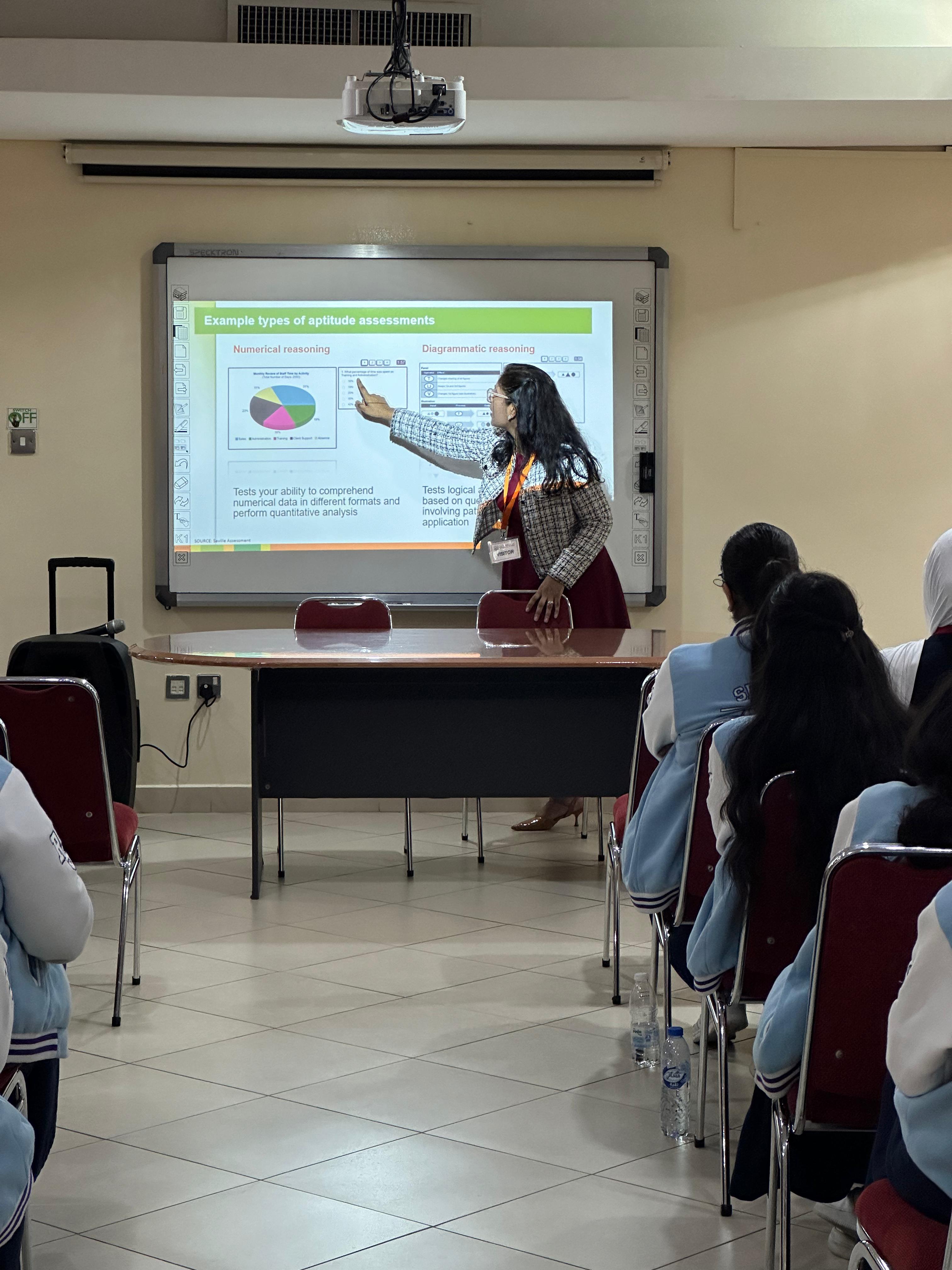 ورشة تعليمية لطلبة الصف الثاني عشر بعنوان Career Success