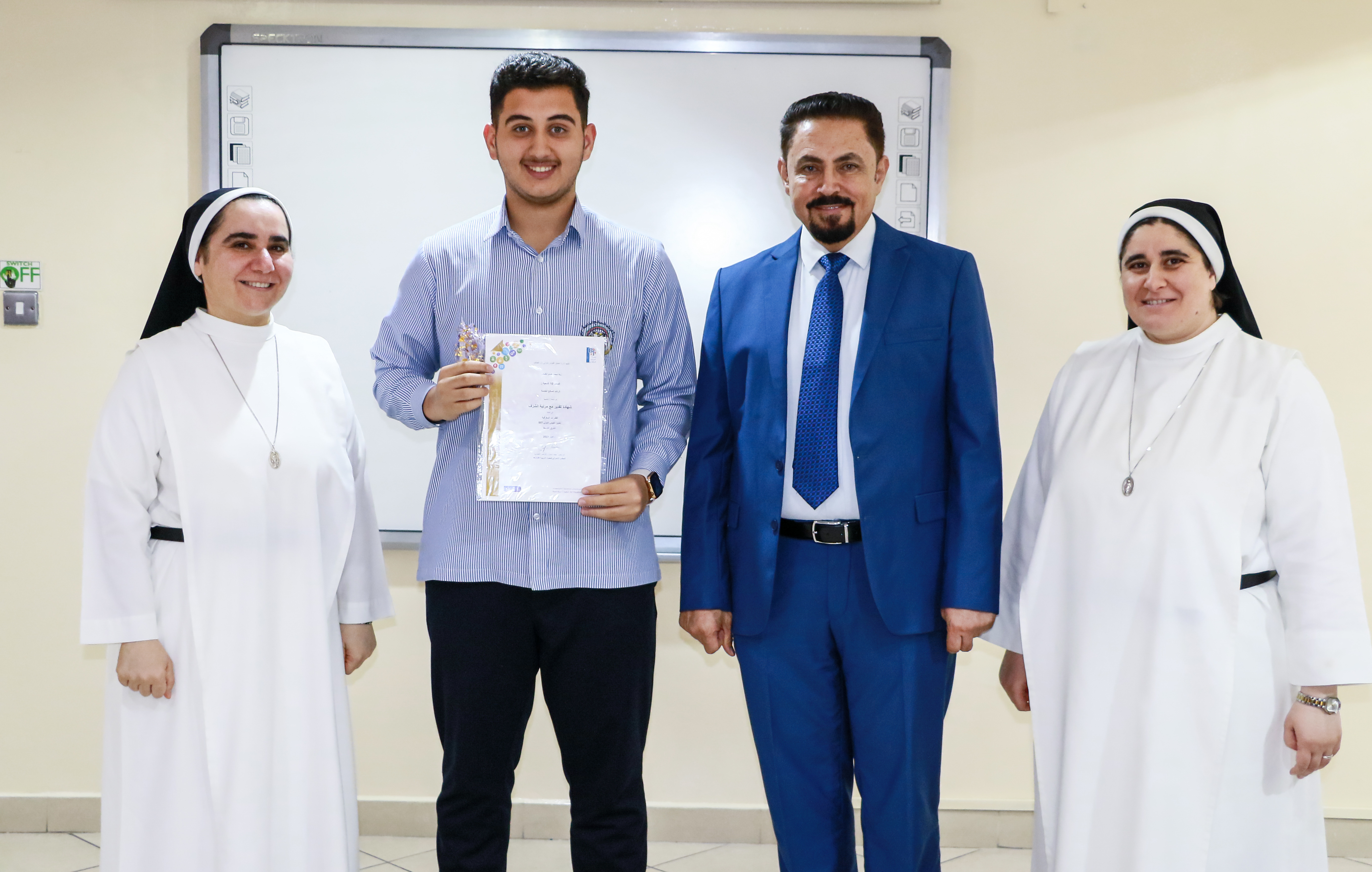 تكريم الطلبة الحاصلين على شهادة مرتبة الشرف في أختبار ال IBT