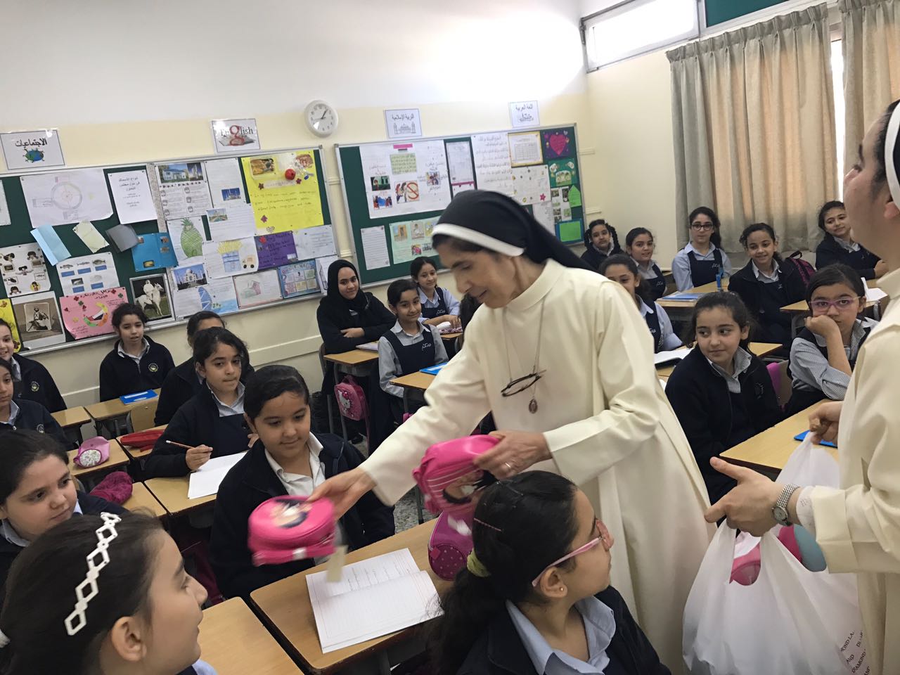 تكريم الكادر المدرسي والطلبة