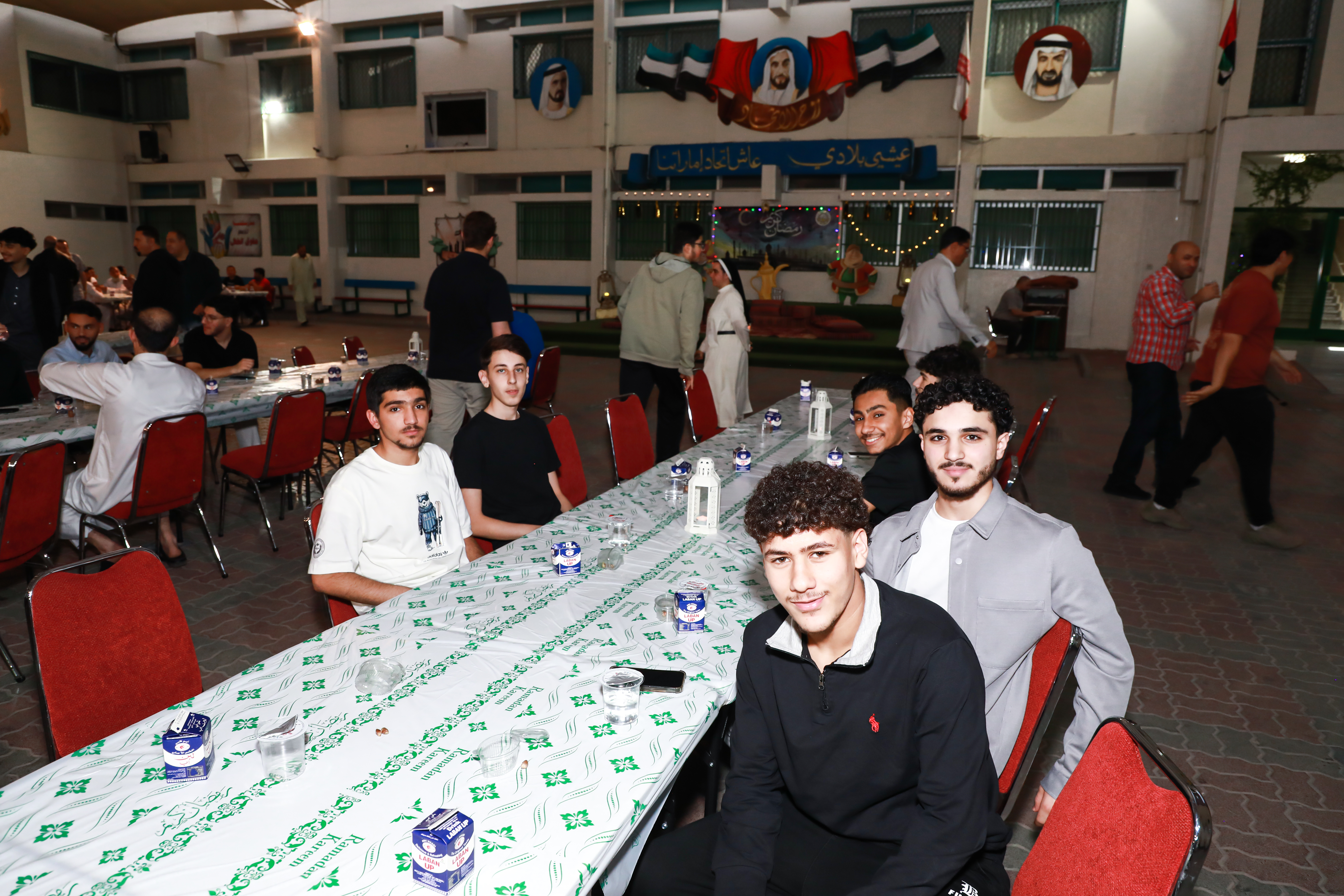 افطار رمضان لطلاب الصف الثاني عشر- بنين  مع المعلمين
