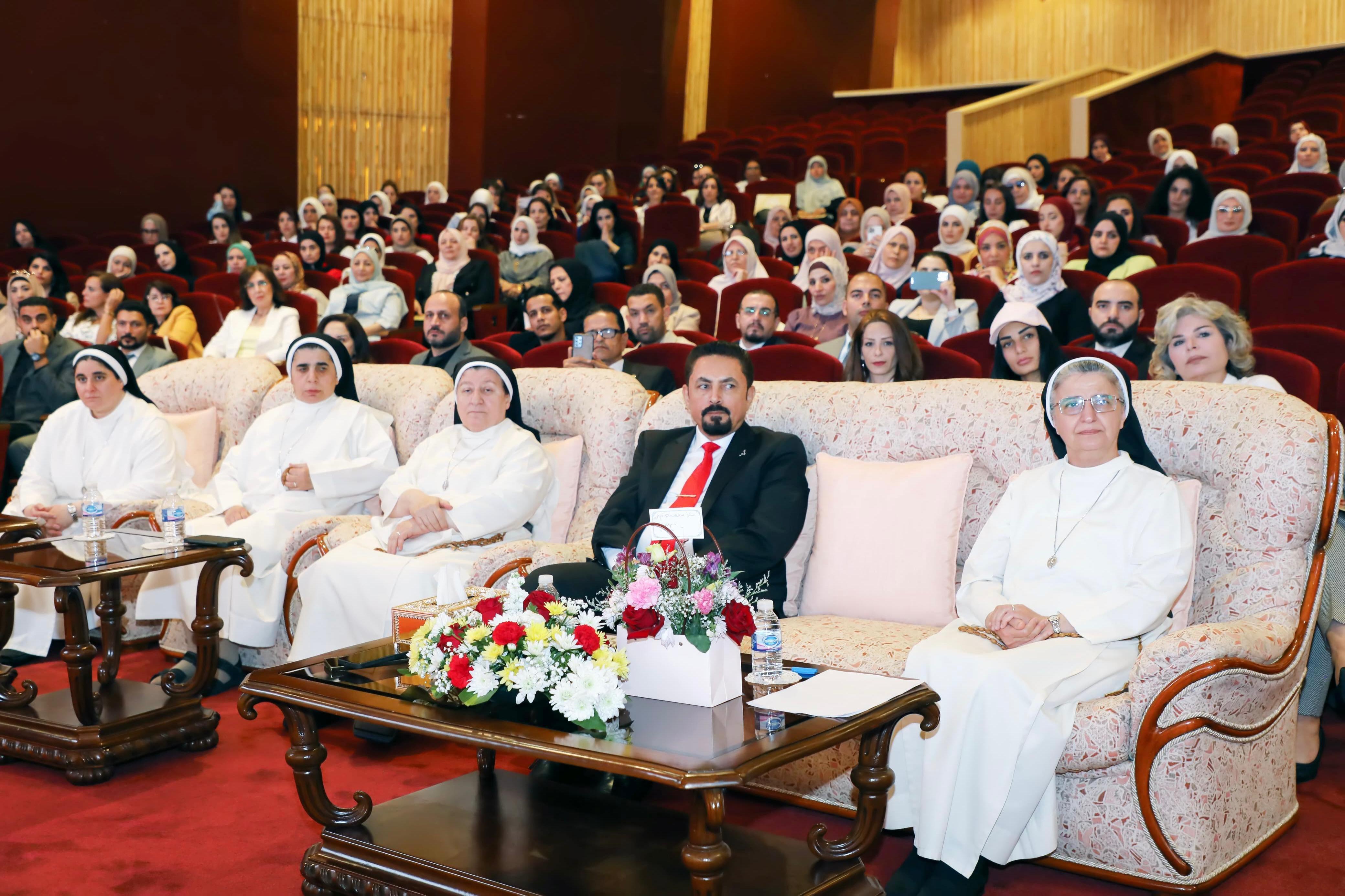 تكريم الكادر الاداري والفني والتدريسي بنهاية العام