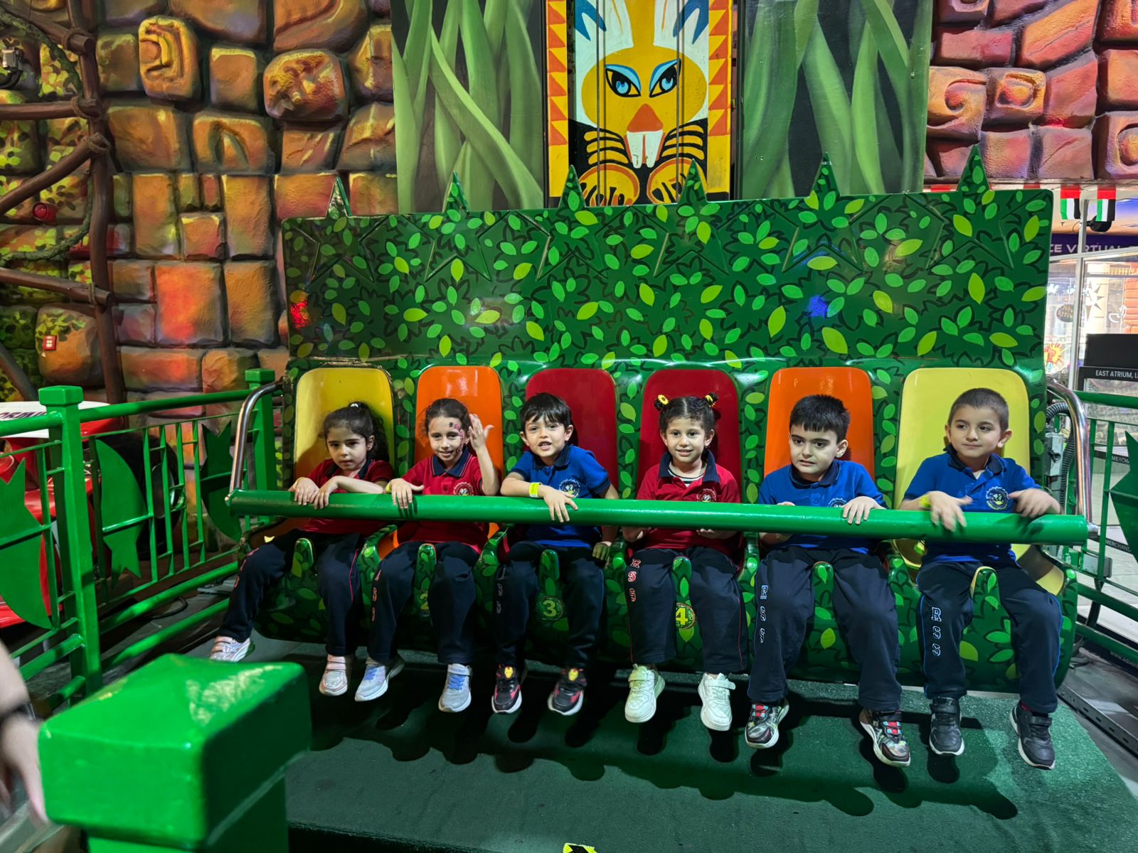  رحلة ترفيهية لطلاب الروضة الأولى إلى adventure land في مركز الصحارى
