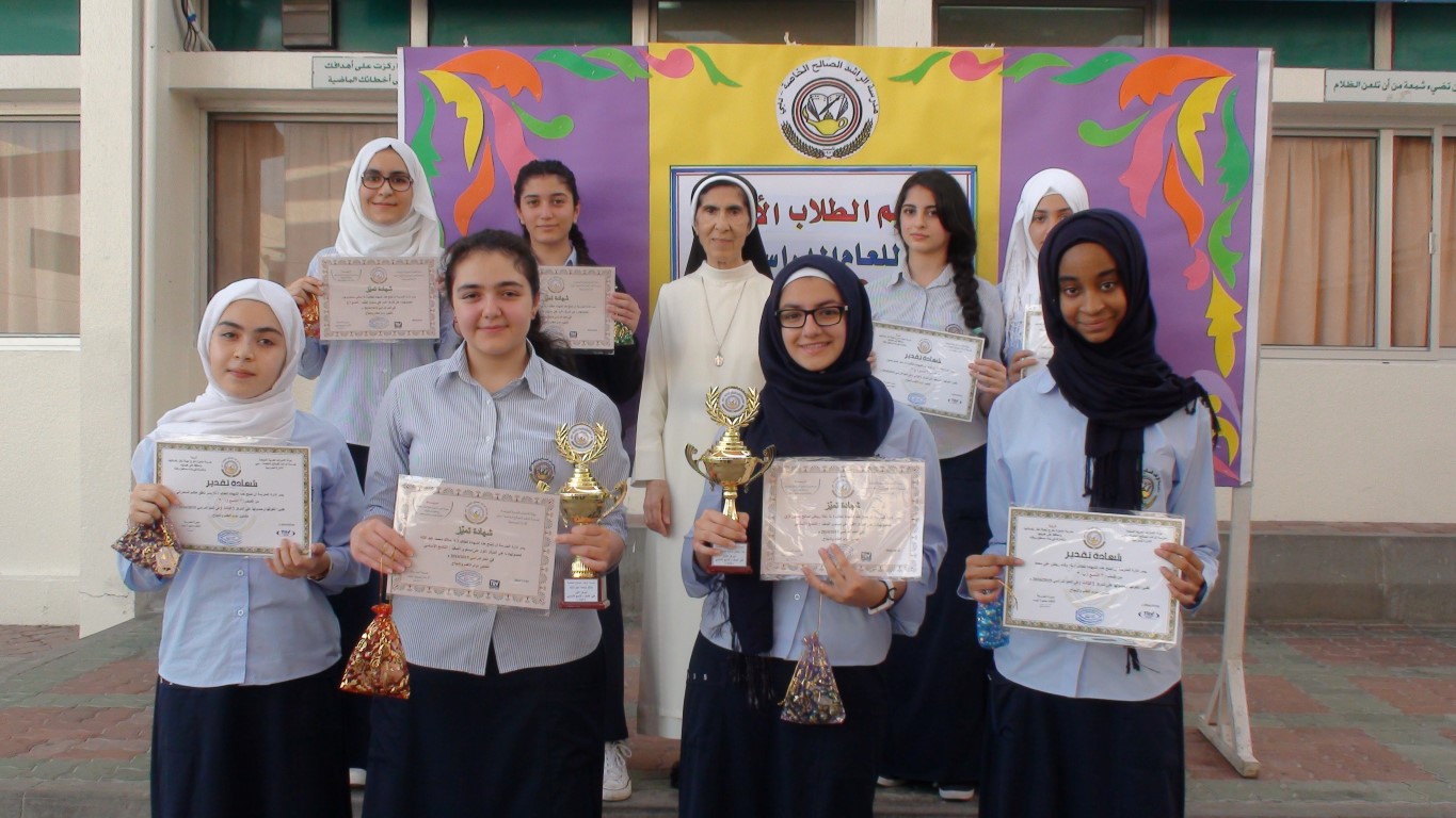 أوائل الطلبة للعام الدراسي 2015-2016