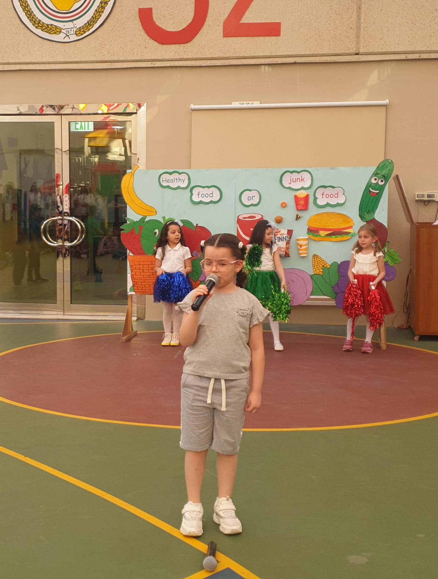  healthy and unhealthy  food  KG2 ( A ) students