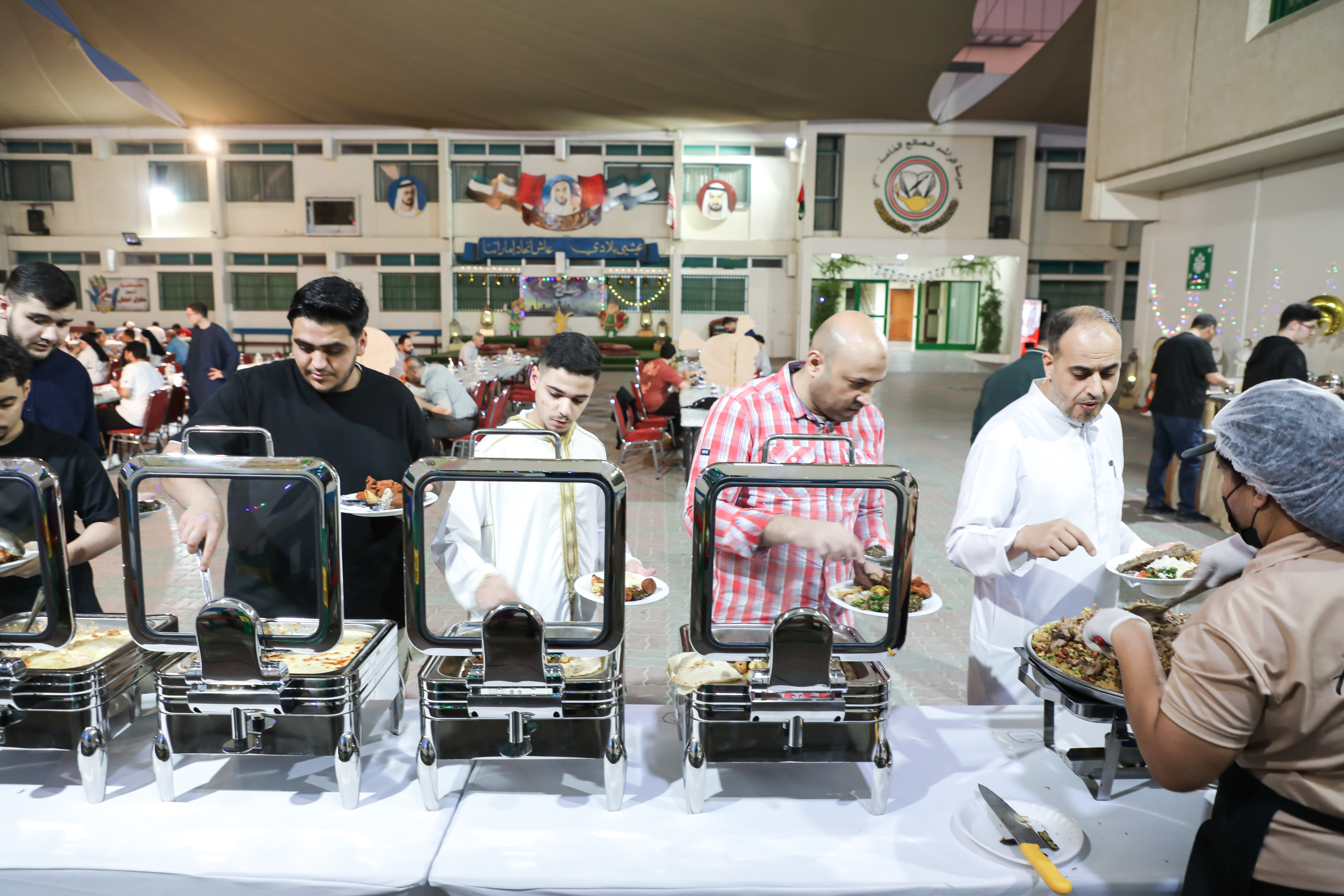 افطار رمضان لطلاب الصف الثاني عشر- بنين  مع المعلمين