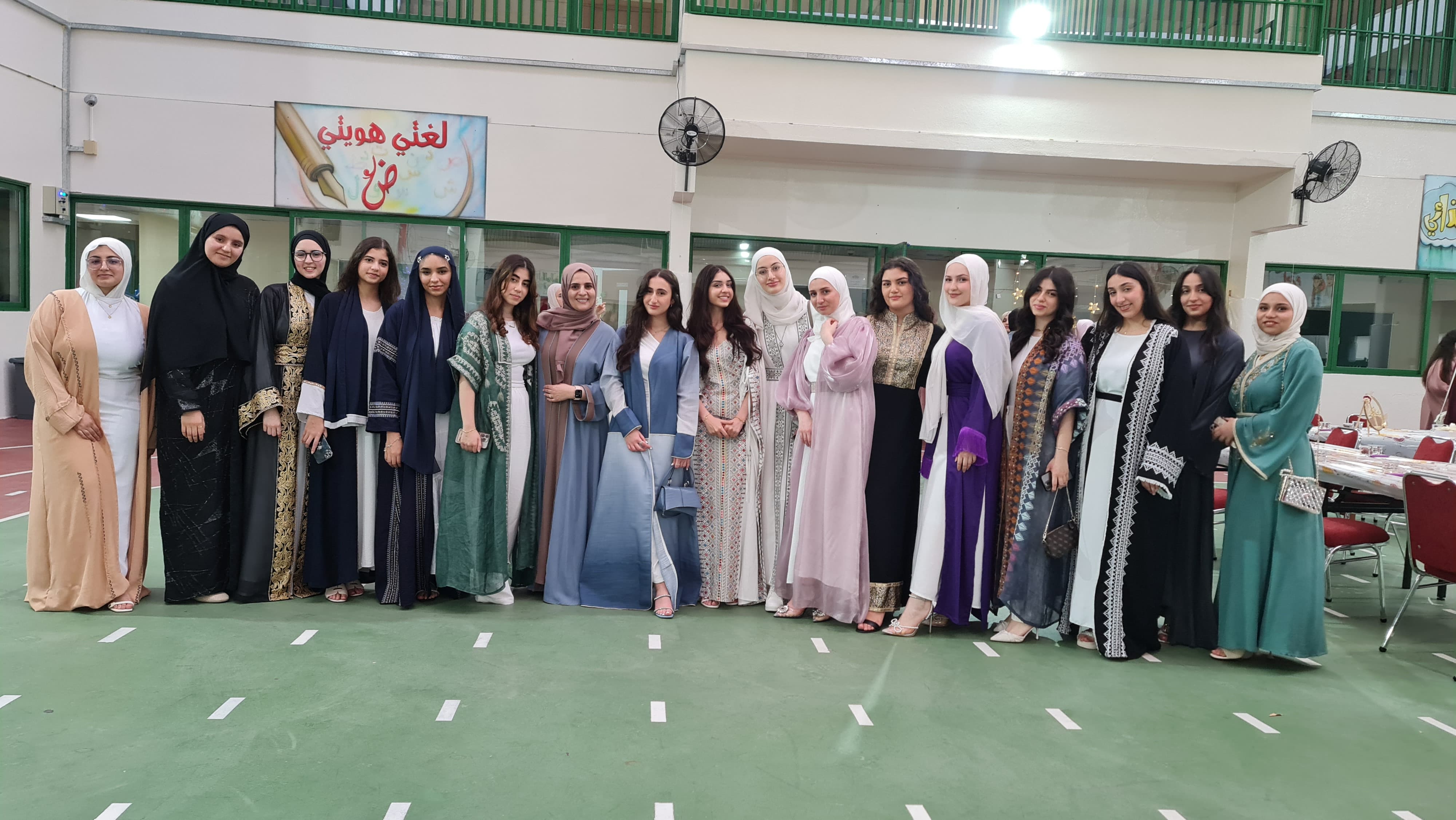 افطار رمضان لطالبات الصف الثاني عشر - بنات