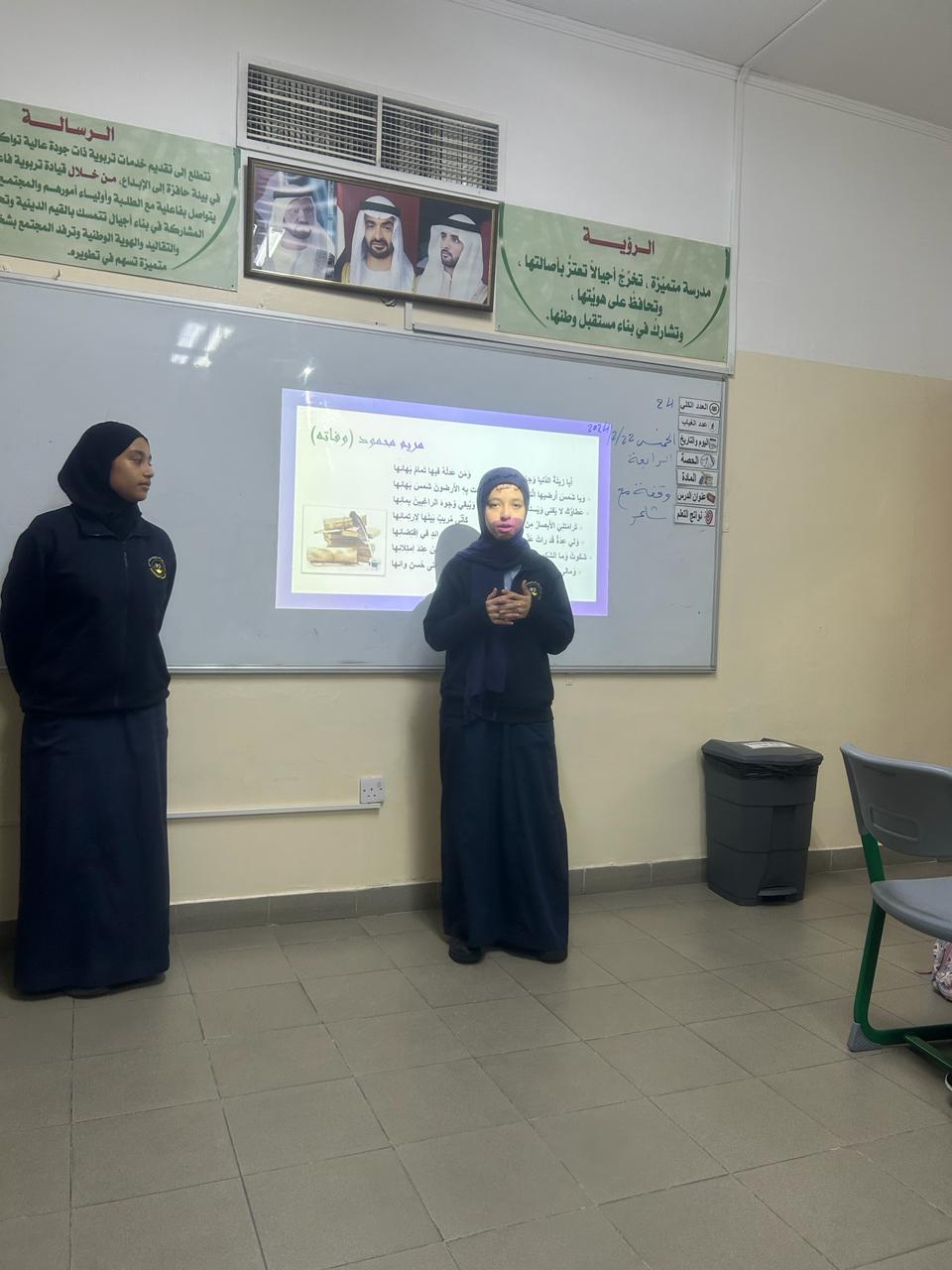  فعالية وقفة مع شاعر (أبو تمام) 