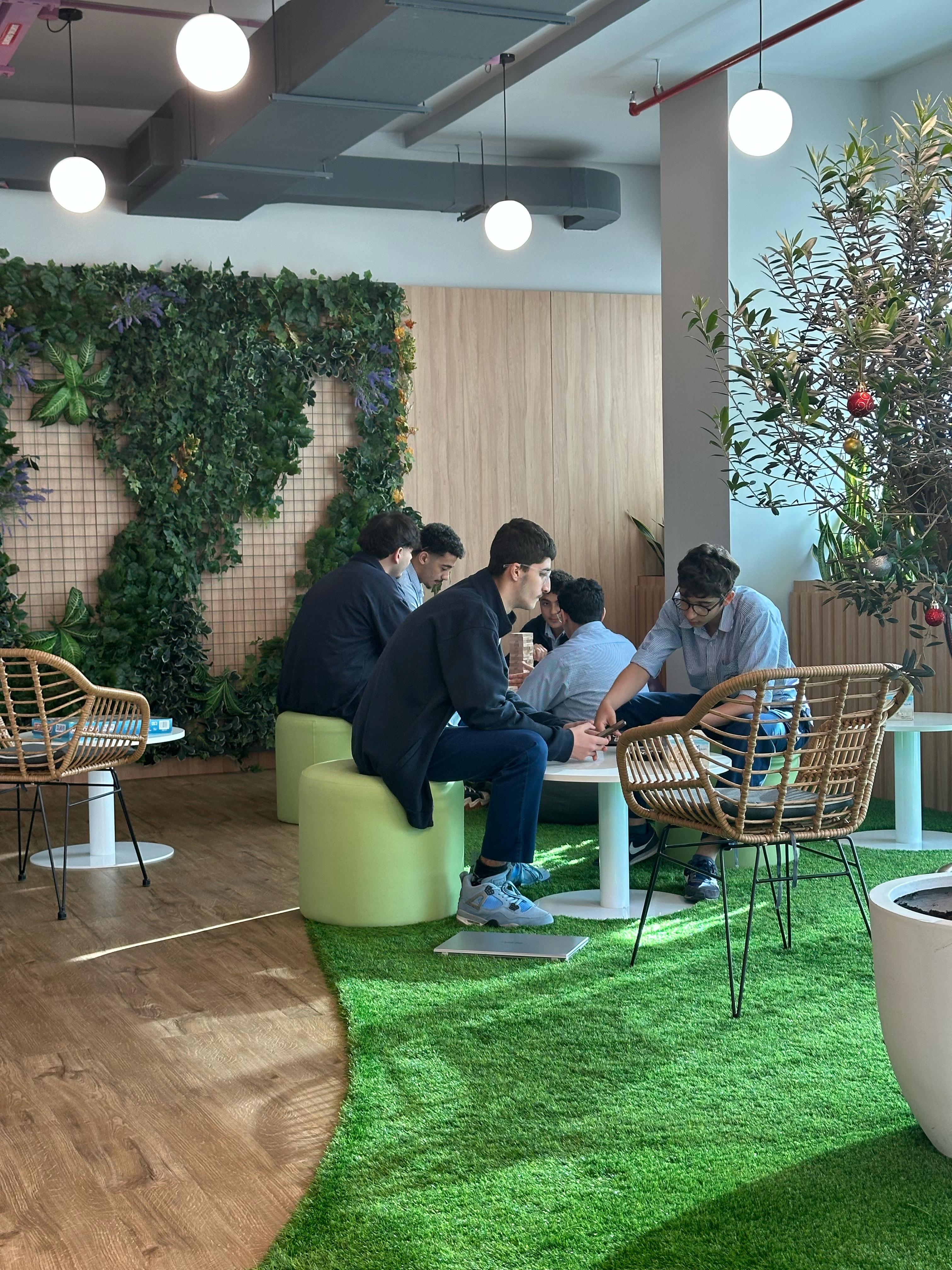 زيارة الطلاب المشاركين  في مسابقة Company Program