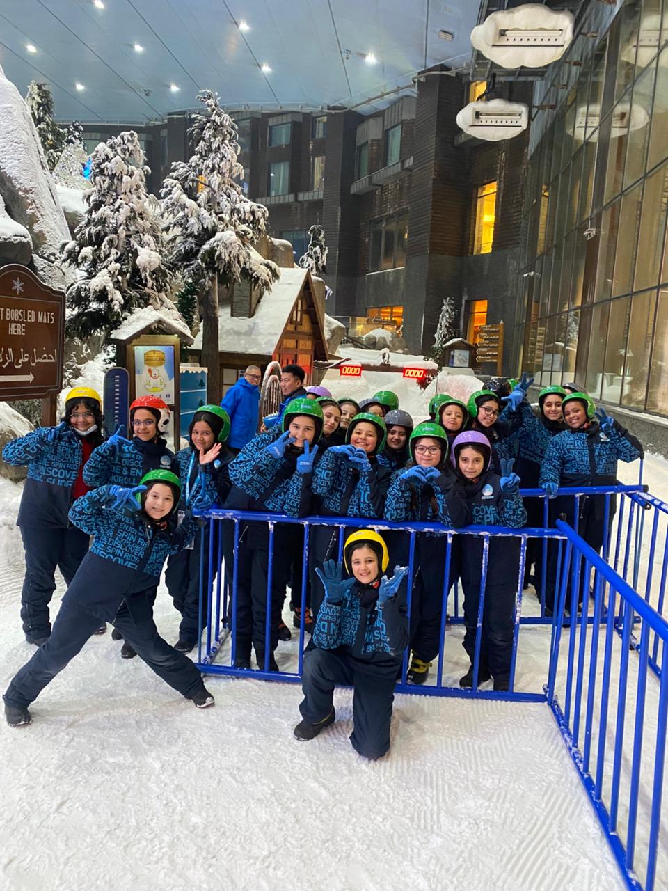 رحلة ترفيهية لطالبات الصف السادس إلى (Ski Dubai) - بنات في مول الأمارات