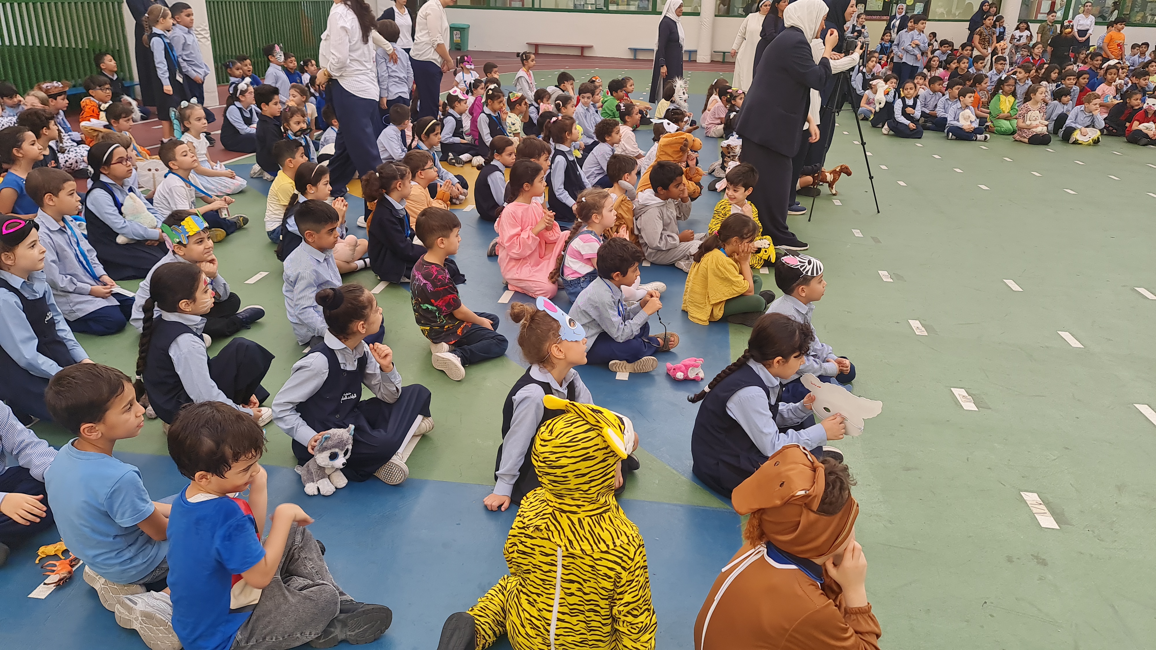 اذاعة  مدرسية ( عالم الحيوان )