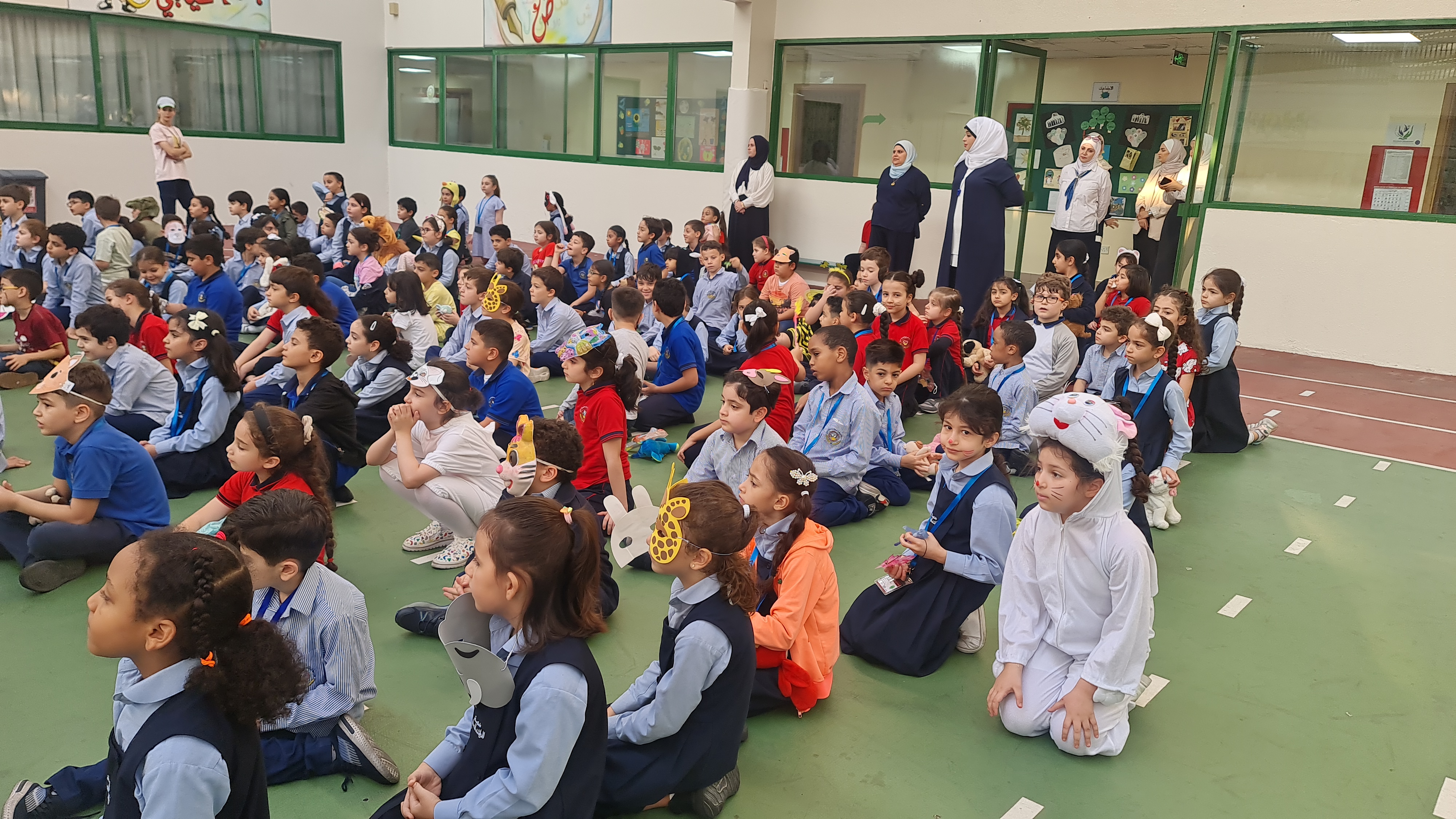 اذاعة  مدرسية ( عالم الحيوان )