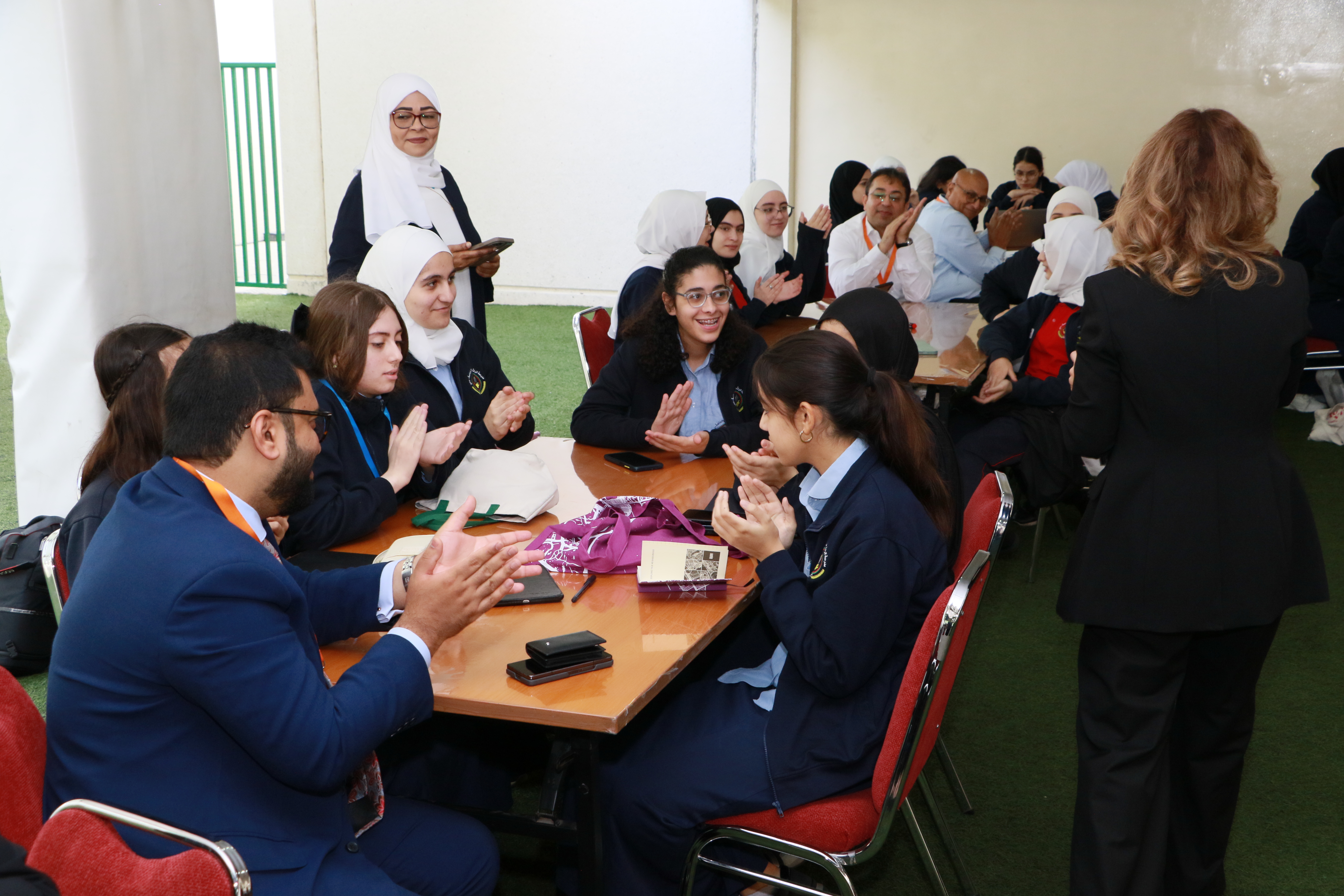 ورشة تعليمية لطالبات الصف العاشر بعنوان ( مخيم الابتكار )