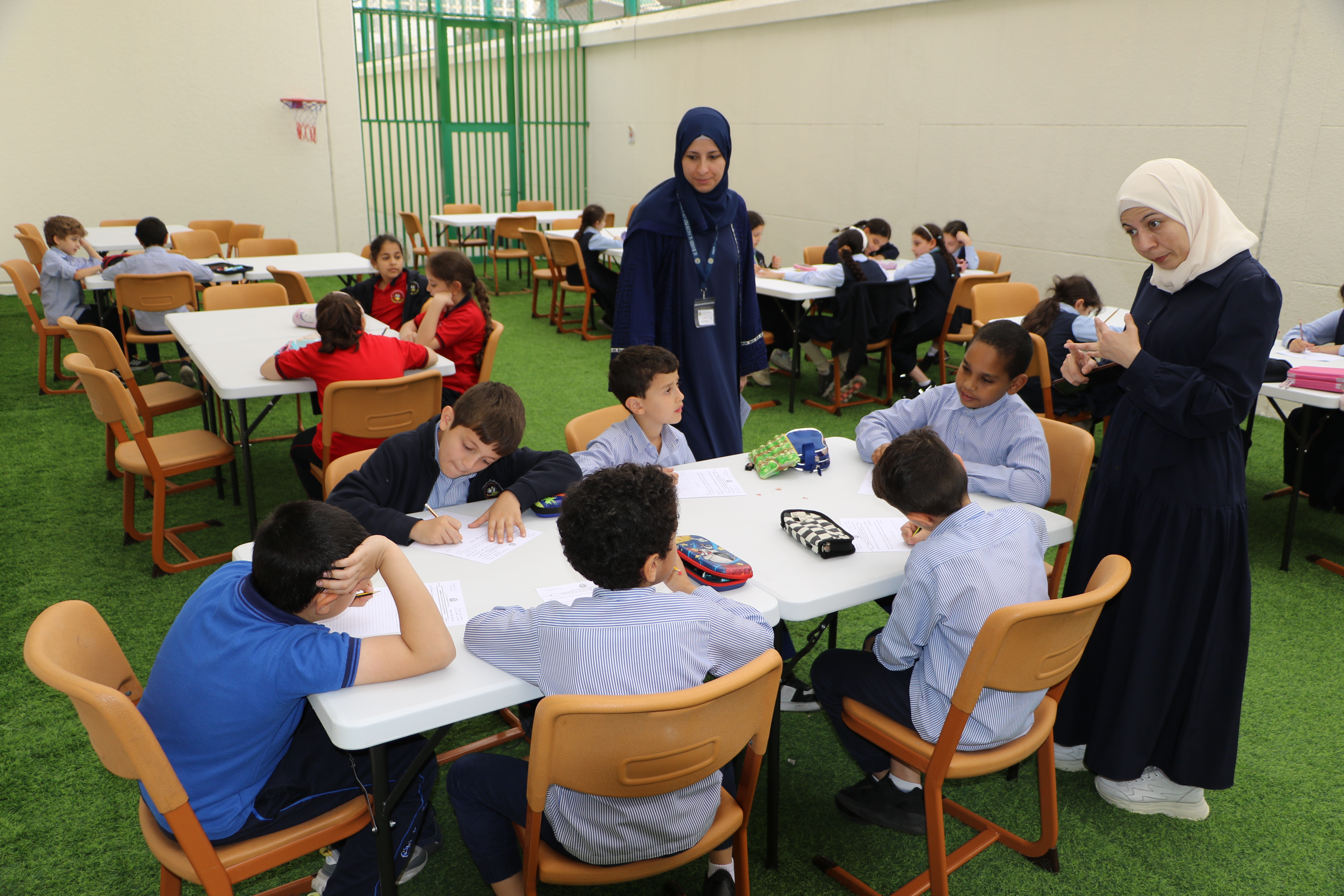 نوافذ على اللغة العربية