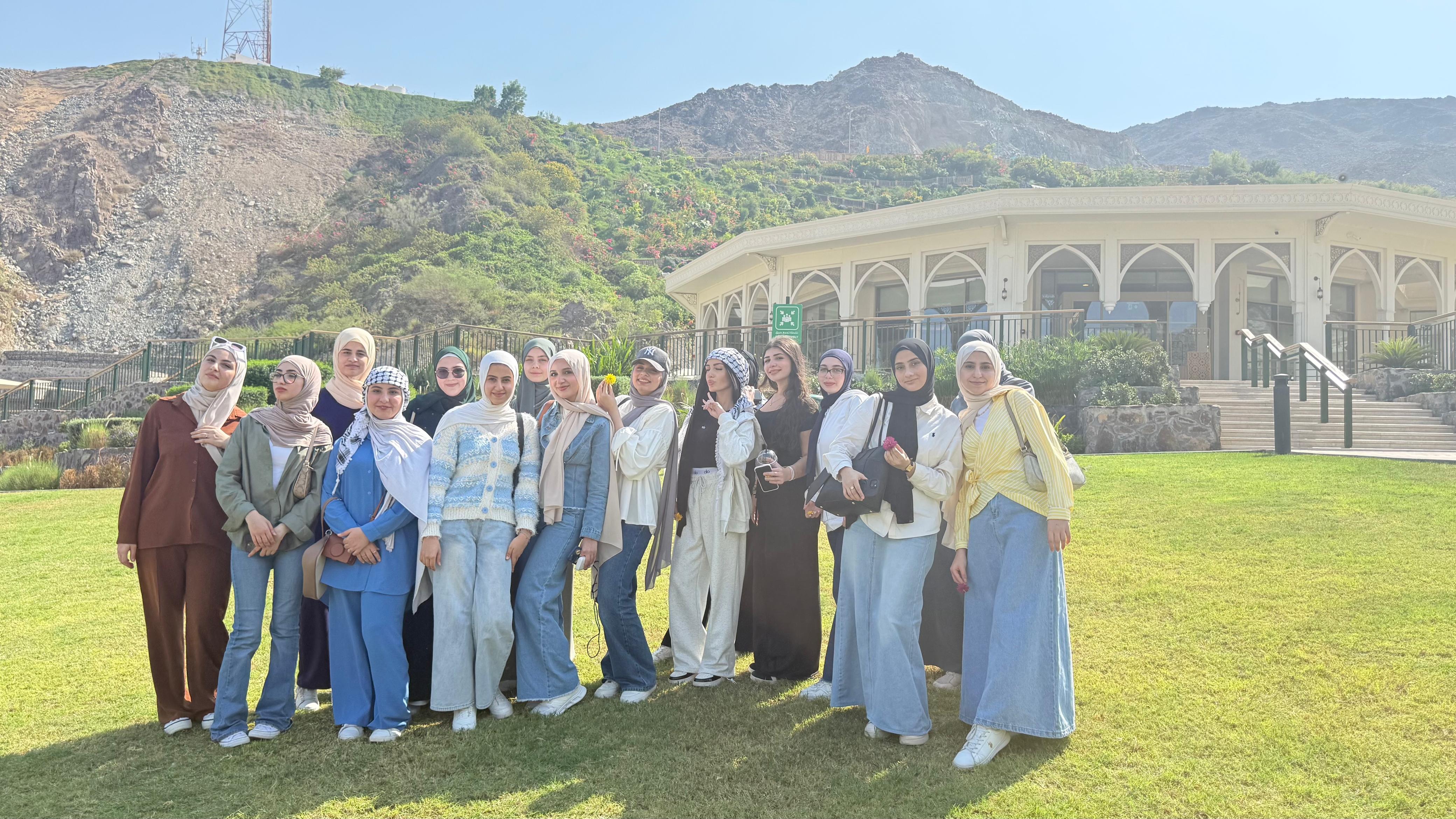 رحلة ترفيهية لطالبات الصفوف ( 11-12) إلى خورفكان (استراحة السحب ) 