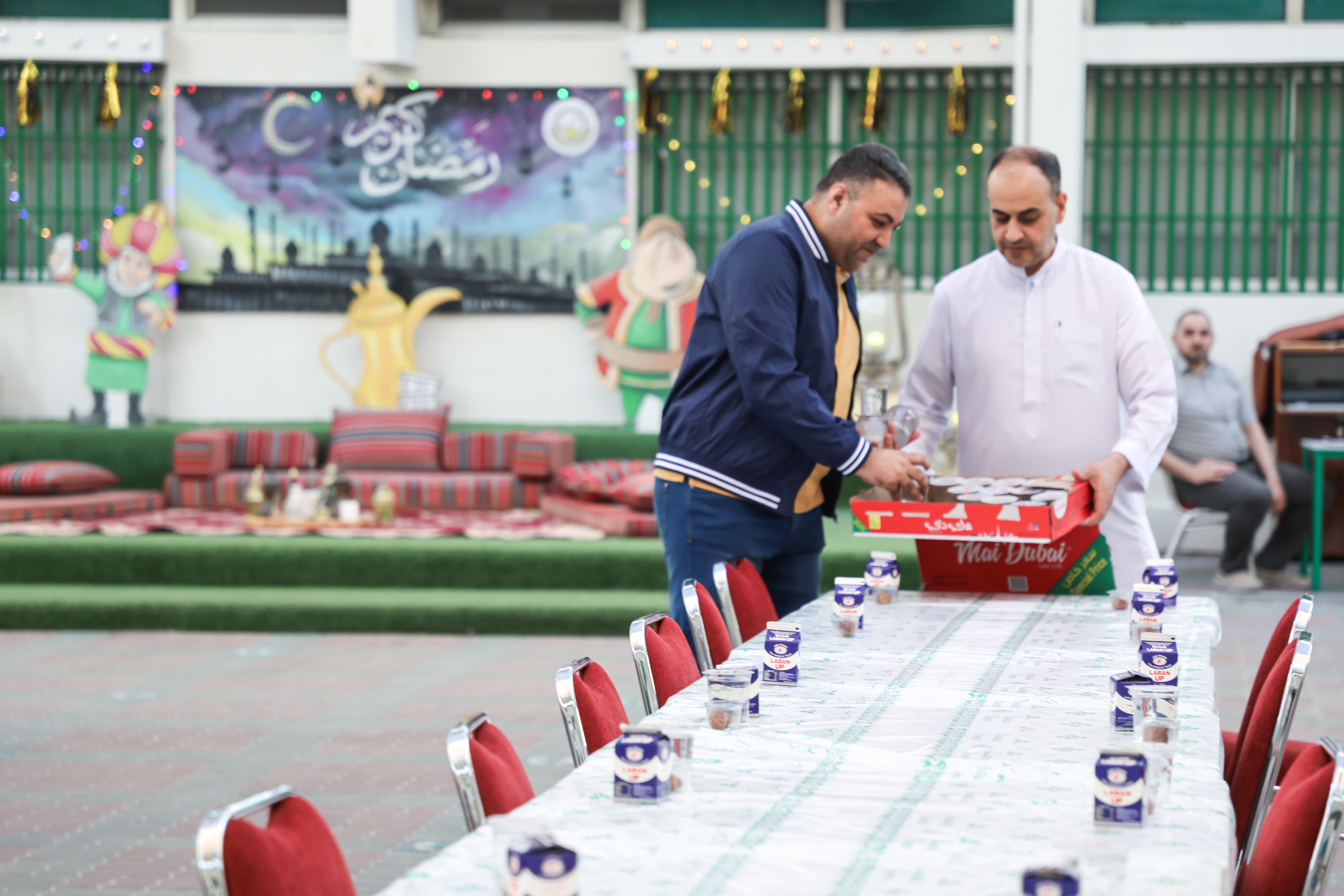 افطار رمضان لطلاب الصف الثاني عشر- بنين  مع المعلمين