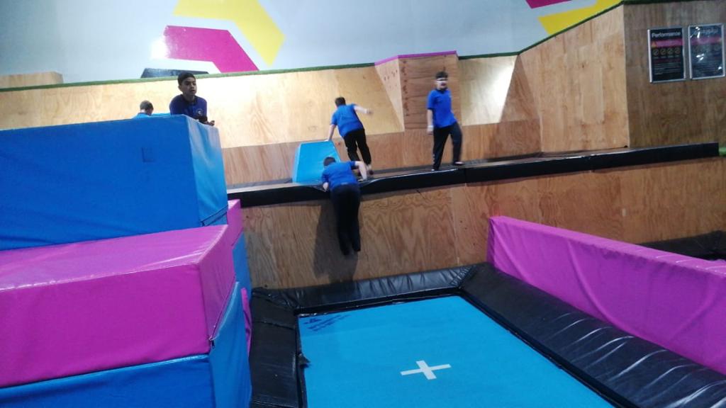 رحلة الصف السادس الأساسي- بنين  إلى مركز الألعاب ( BOUNCE X)  