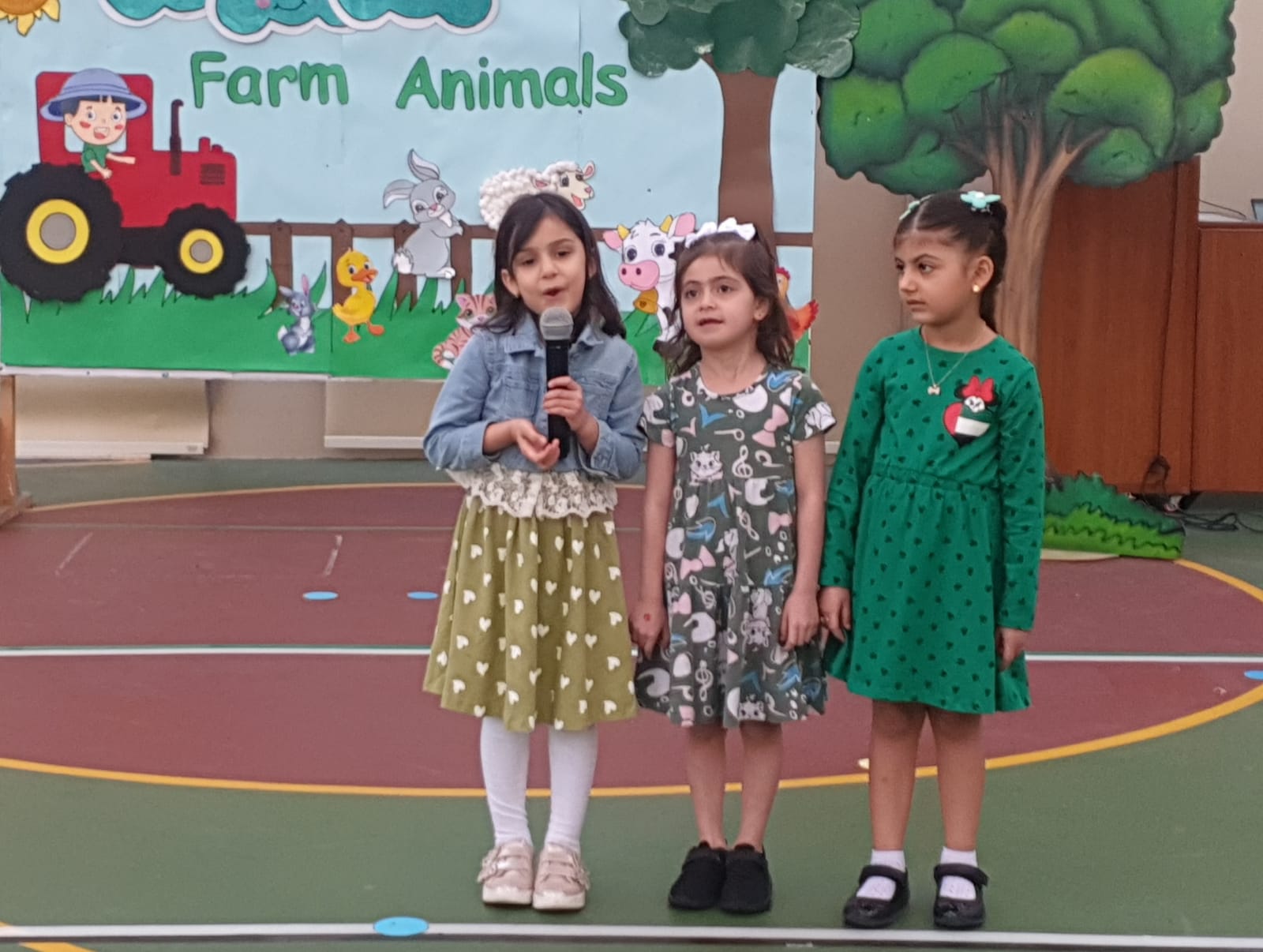 KG1 (C)  Farm Animals Assembly