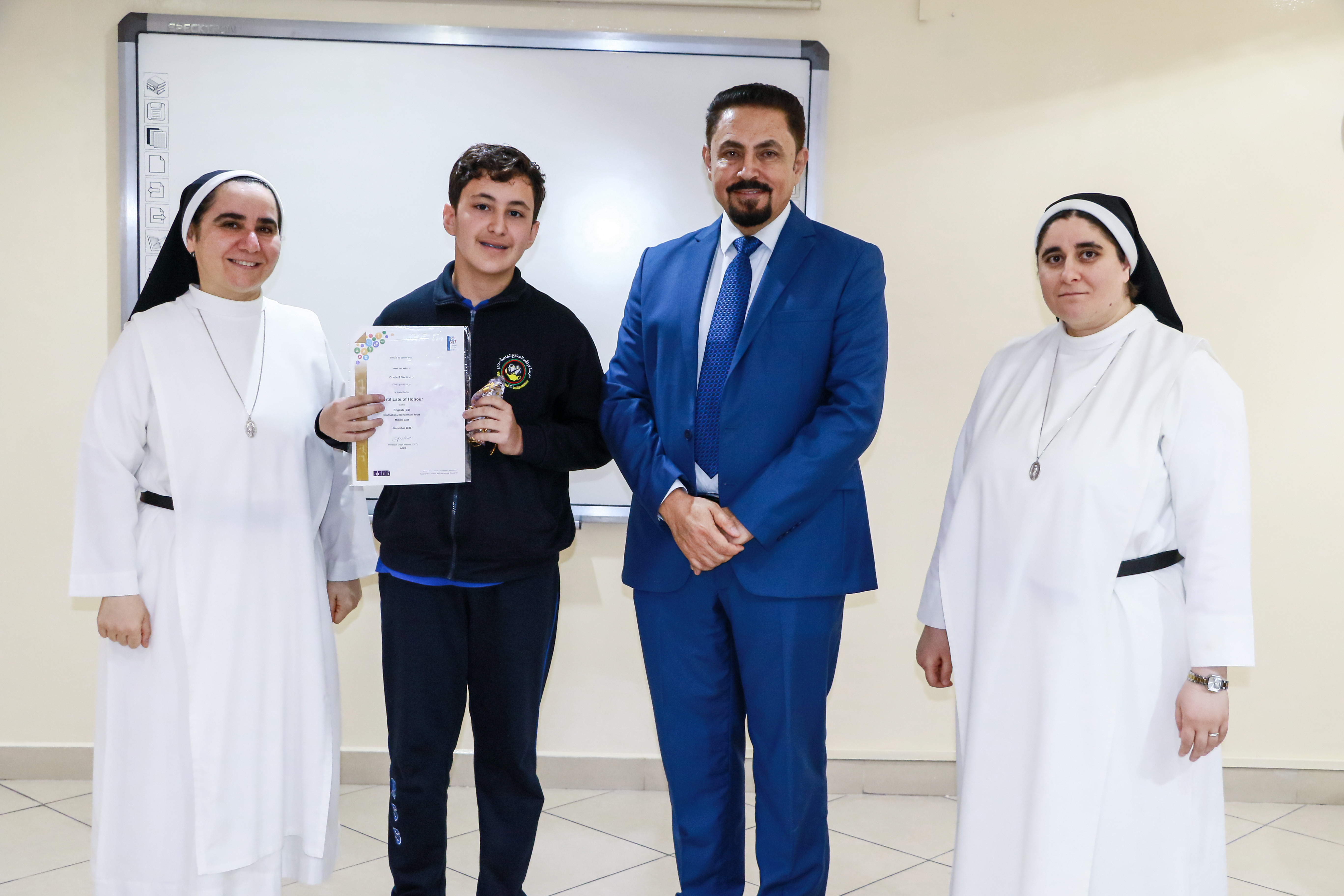 تكريم الطلبة الحاصلين على شهادة مرتبة الشرف في أختبار ال IBT