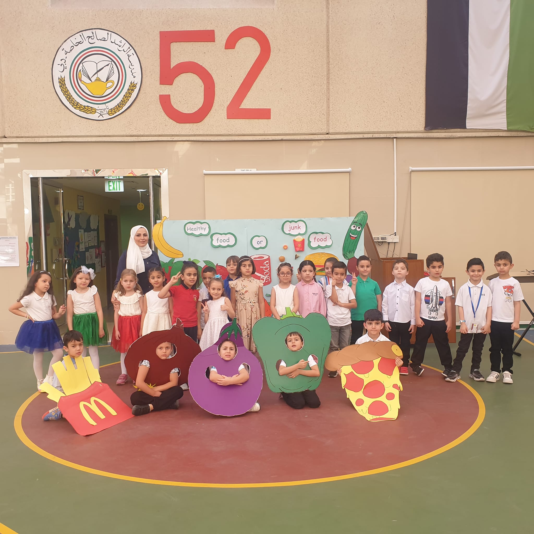  healthy and unhealthy  food  KG2 ( A ) students