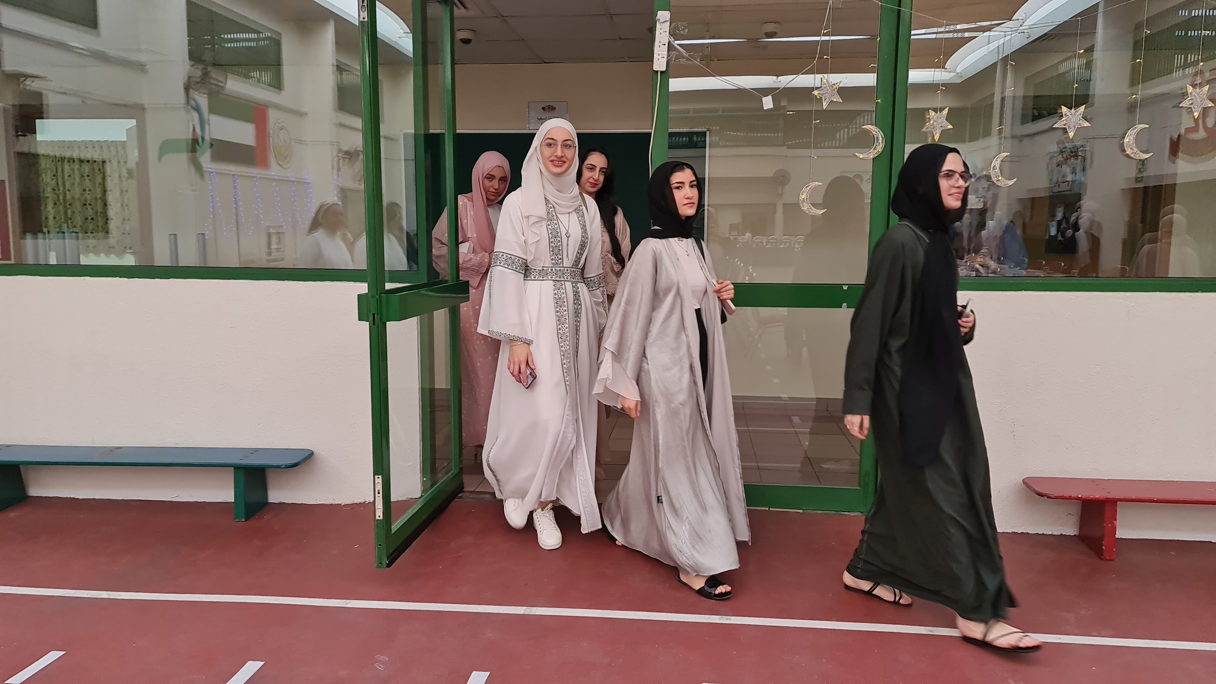 افطار رمضان لطالبات الصف الثاني عشر - بنات
